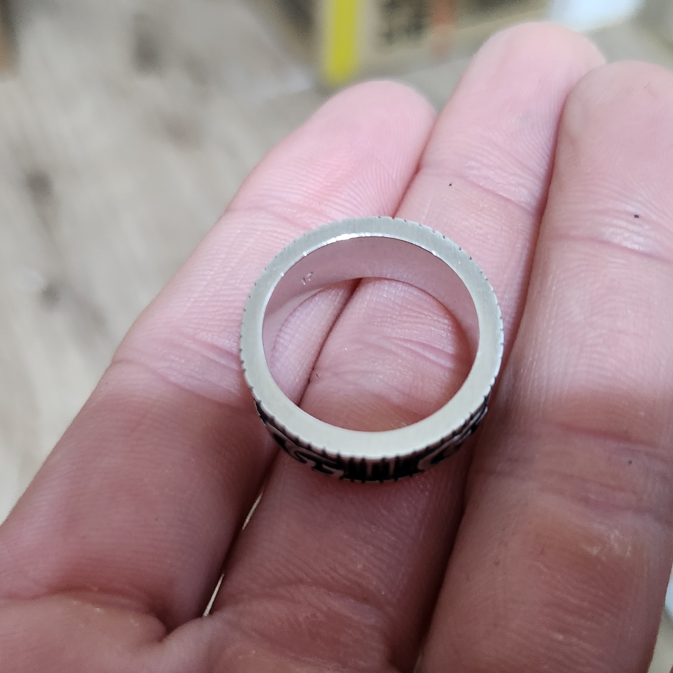 Gucci Ring with Double G Silver 착용 스타일 - 3