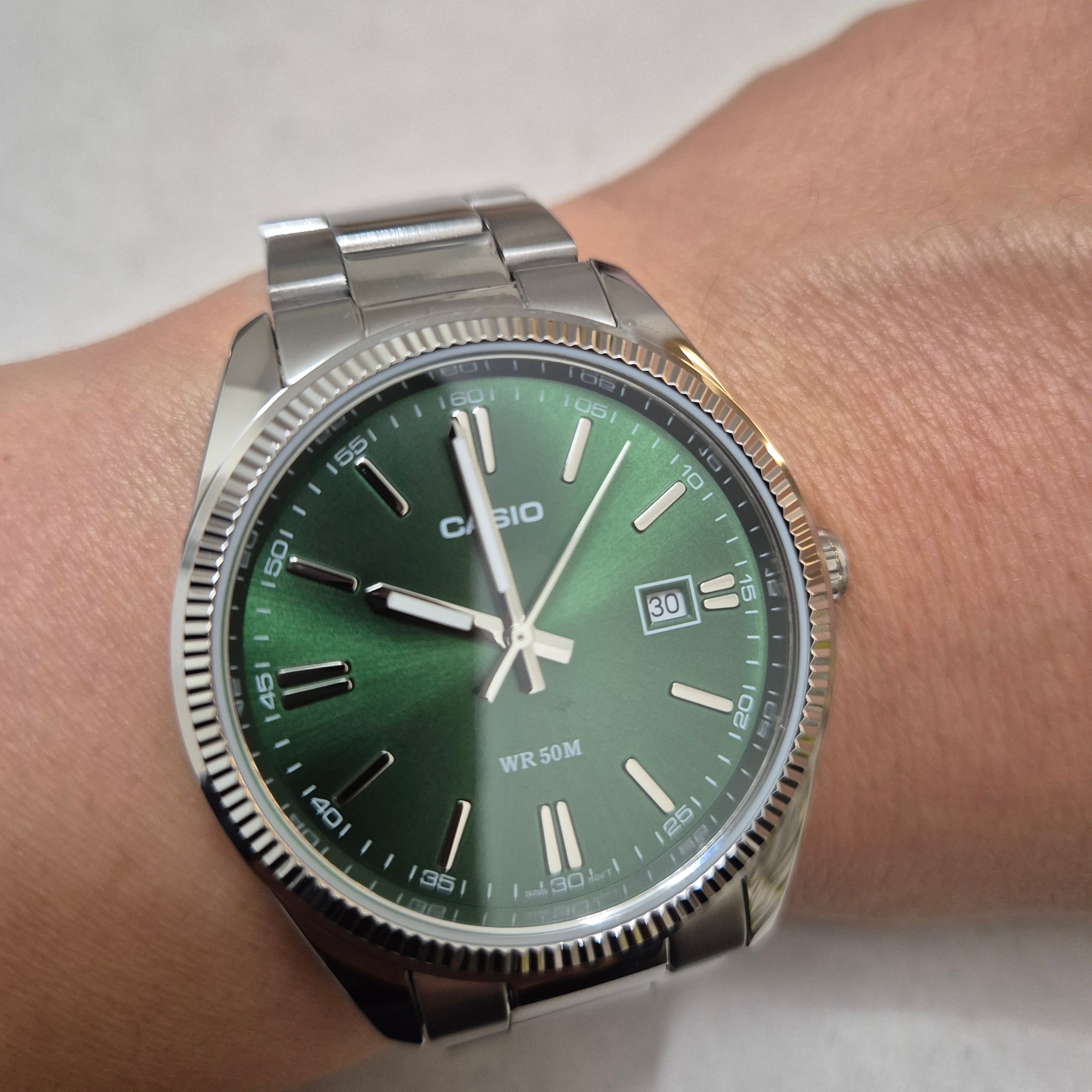 Casio MTP-1302D-3A 착용 스타일 - 1