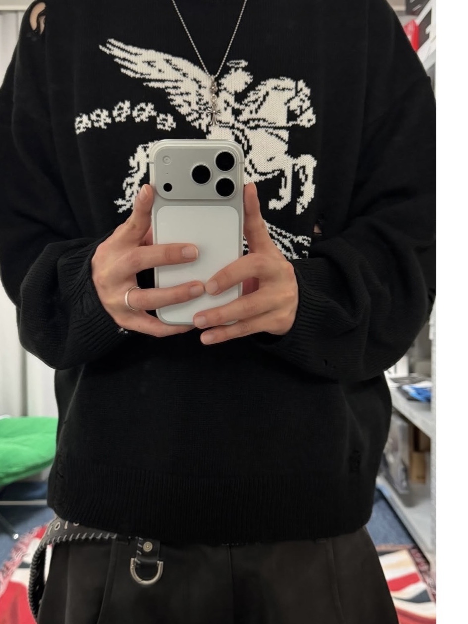 PACOSPLY Destroyed Falling Angel Knit Black 착용 스타일