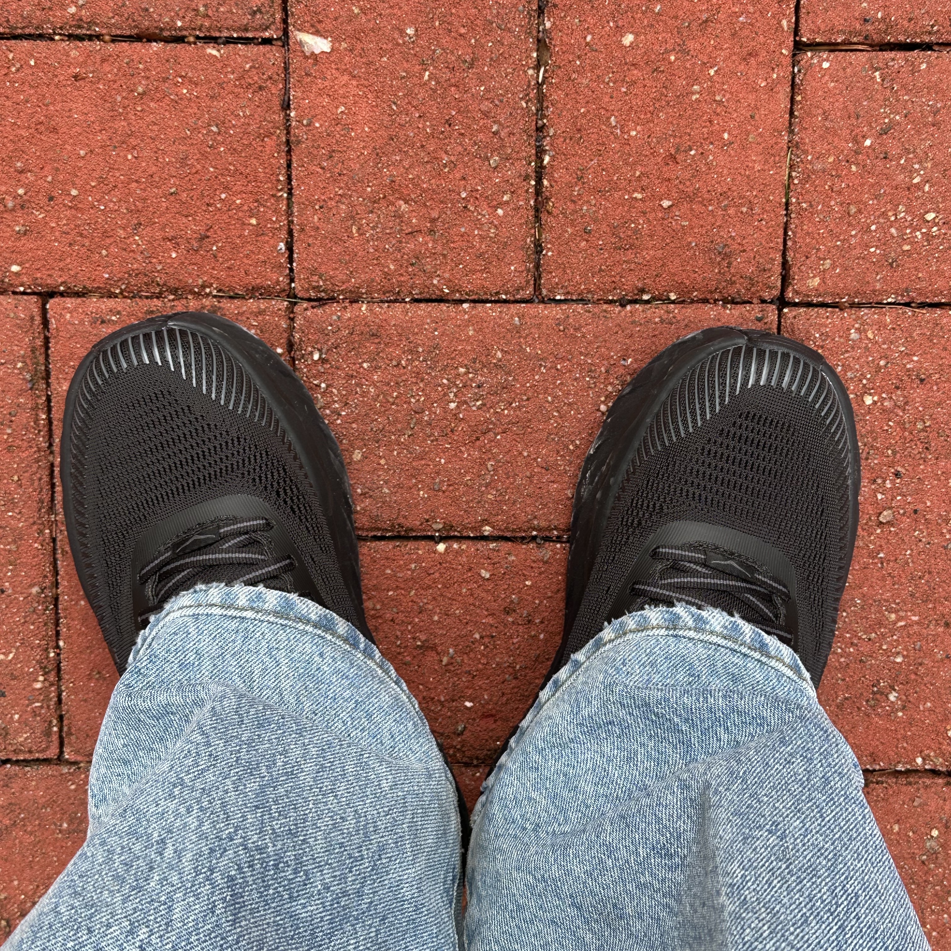 Hoka Bondi 7 Black 착용 스타일