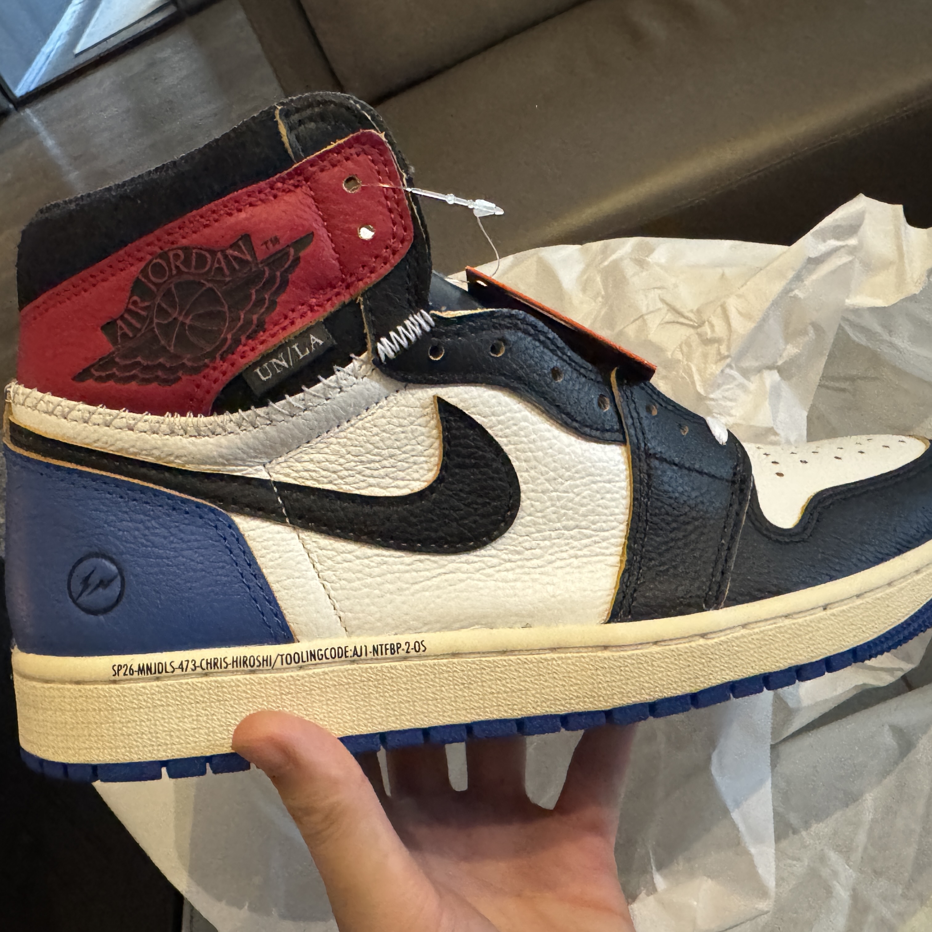 Jordan 1 x Fragment x Union LA Black and Varsity Red 착용 스타일