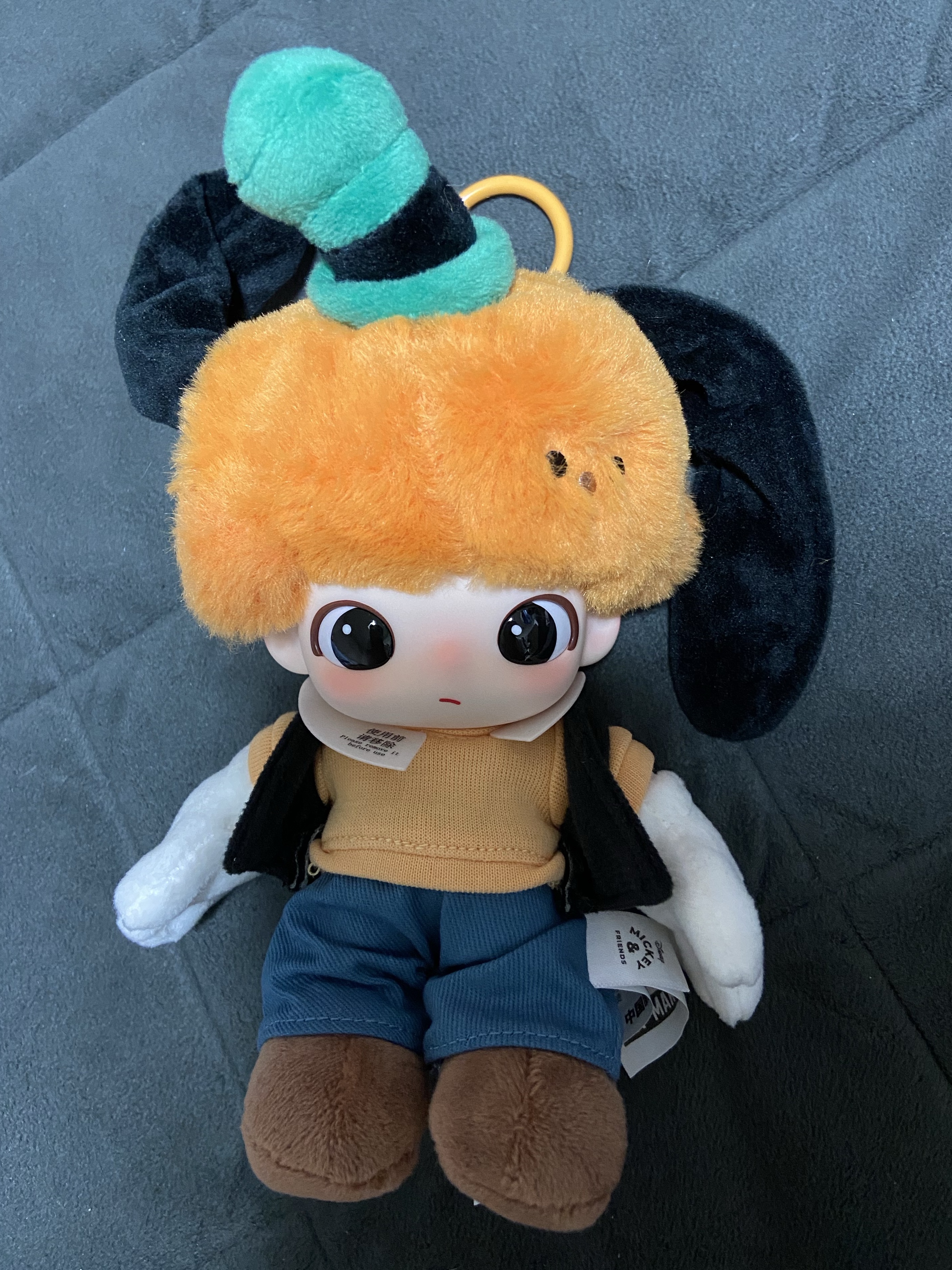 Pop Mart Dimoo World x Disney Series Plush Keyring Sealed Case (6 Blind Boxes), Pop Mart Pop Mart Dimoo World x Disney Series Plush Keyring Goofy's Prank (Opened Case) 착용 스타일