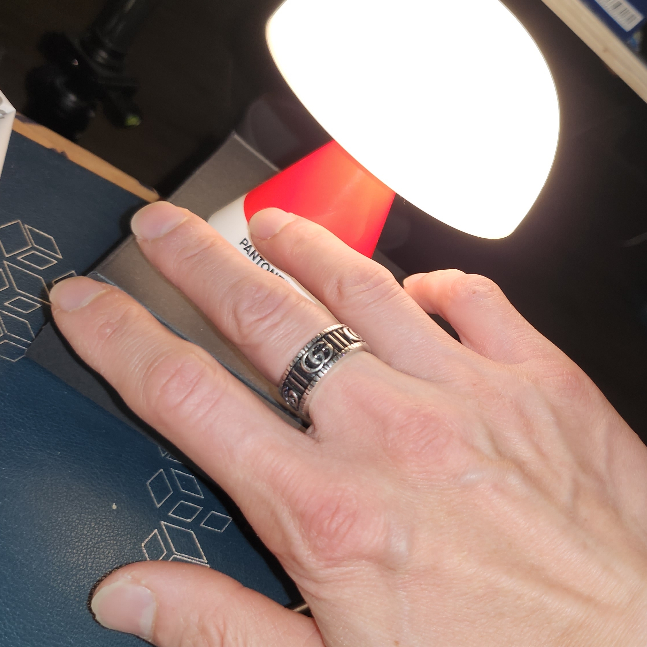 Gucci Ring with Double G Silver 착용 스타일 - 4