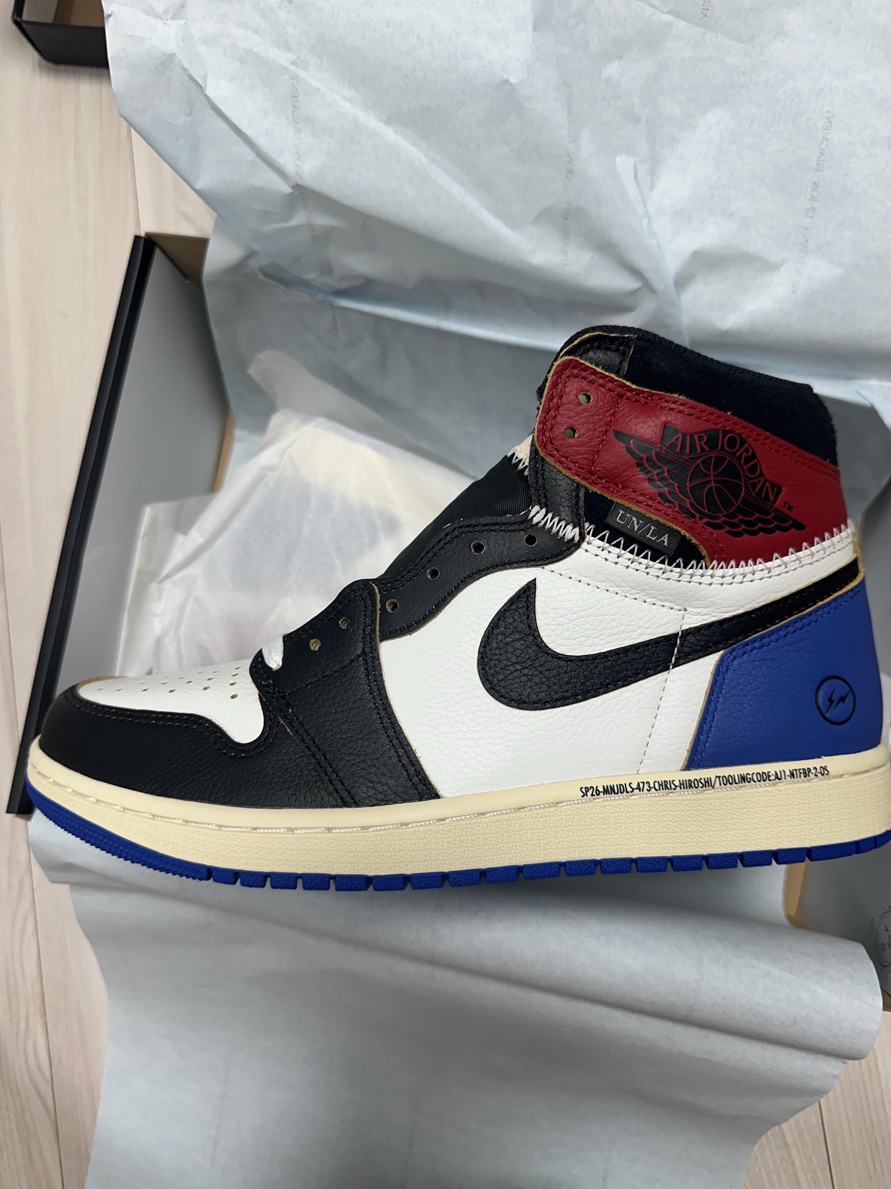 Jordan 1 x Fragment x Union LA Black and Varsity Red 착용 스타일