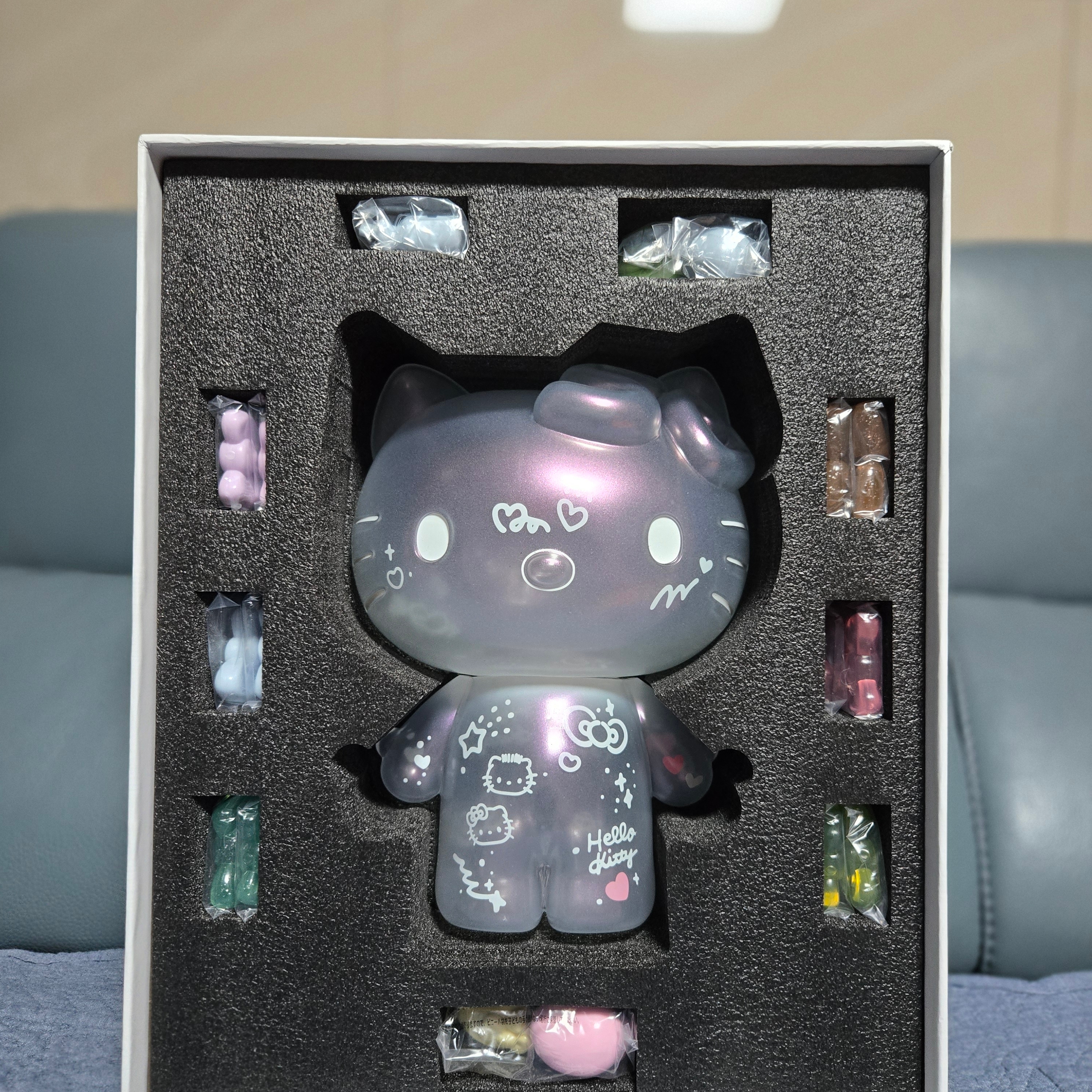 Pop Mart Hello Kitty 50th Anniversary Big Figure 착용 스타일 - 4