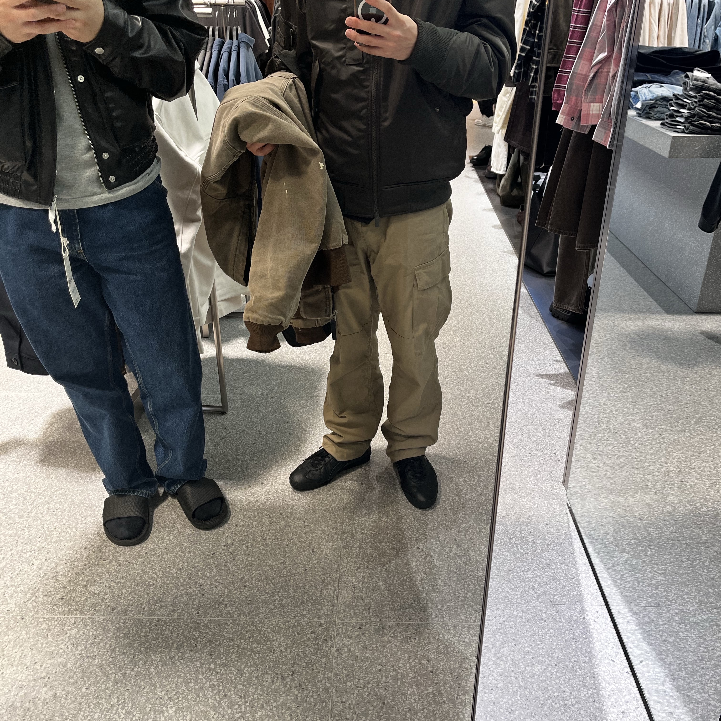 Carhartt WIP Columbia Ripstop Regular Cargo Pants Leather Rinsed, Uniqlo x Jil Sander Hybrid Down Oversized MA-1 Jacket Gray 착용 스타일