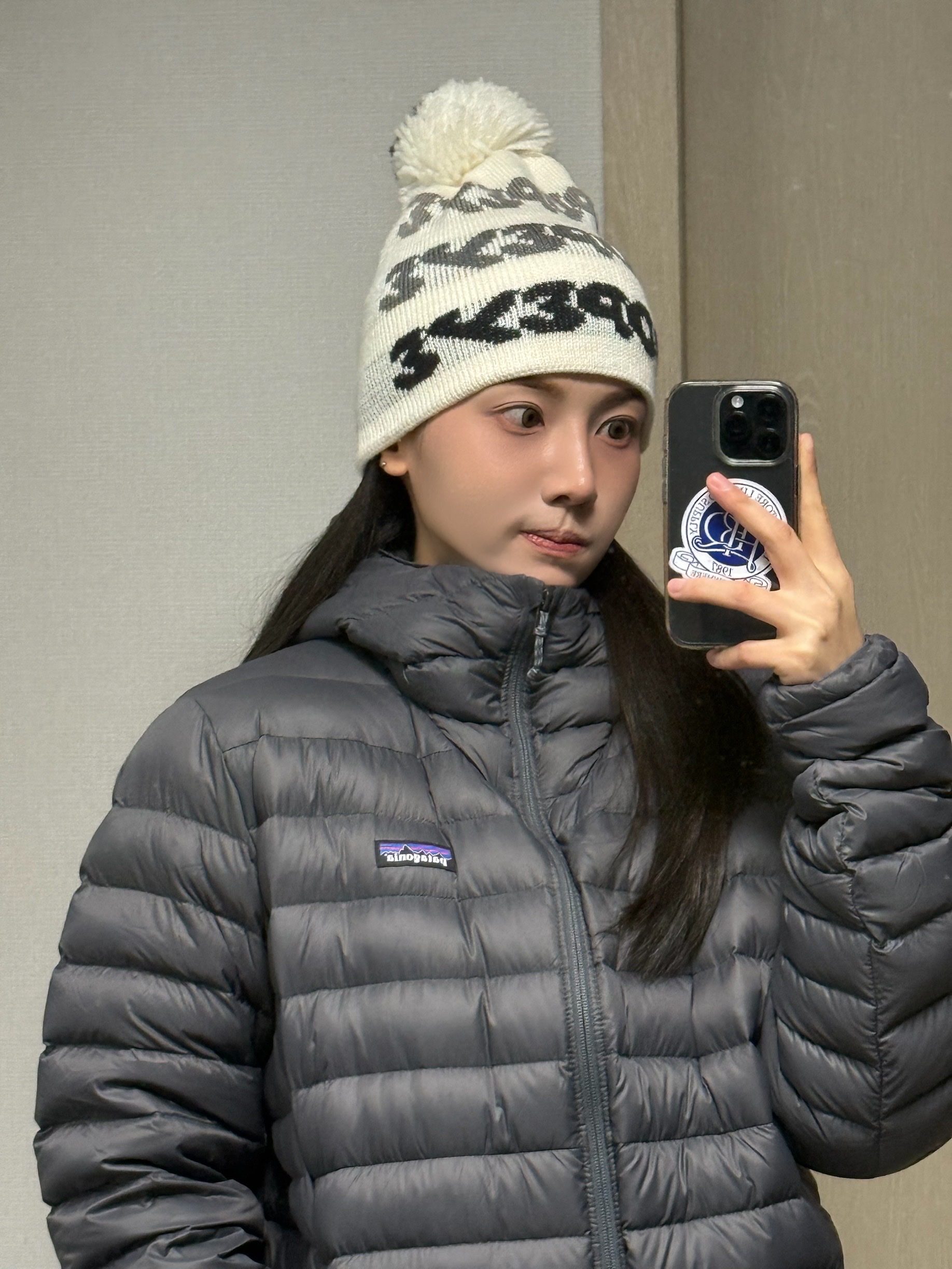 Patagonia Down Sweater Hoody Forge Grey 착용 스타일