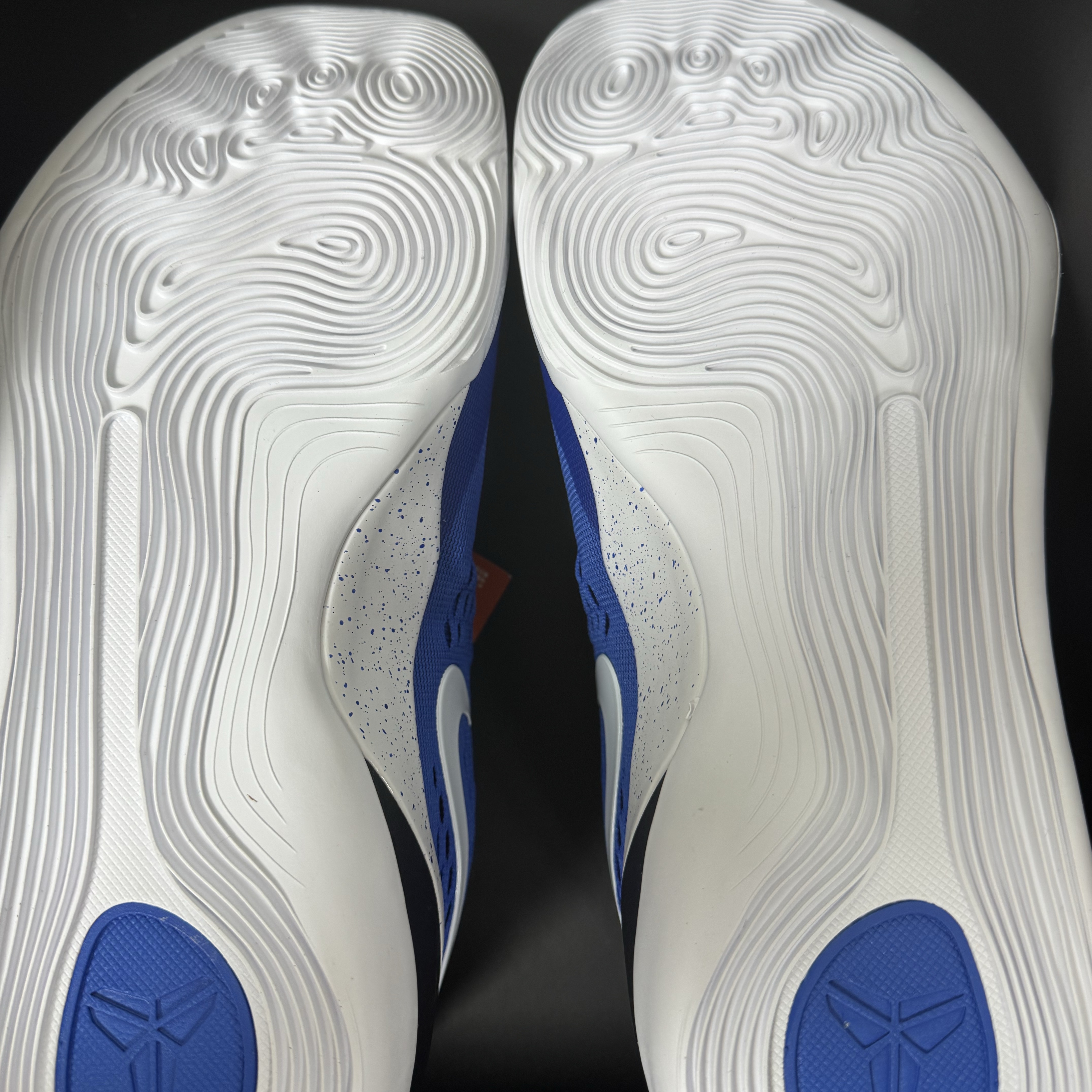 Nike Kobe 9 Elite Low EM Protro Game Royal White 착용 스타일 - 3