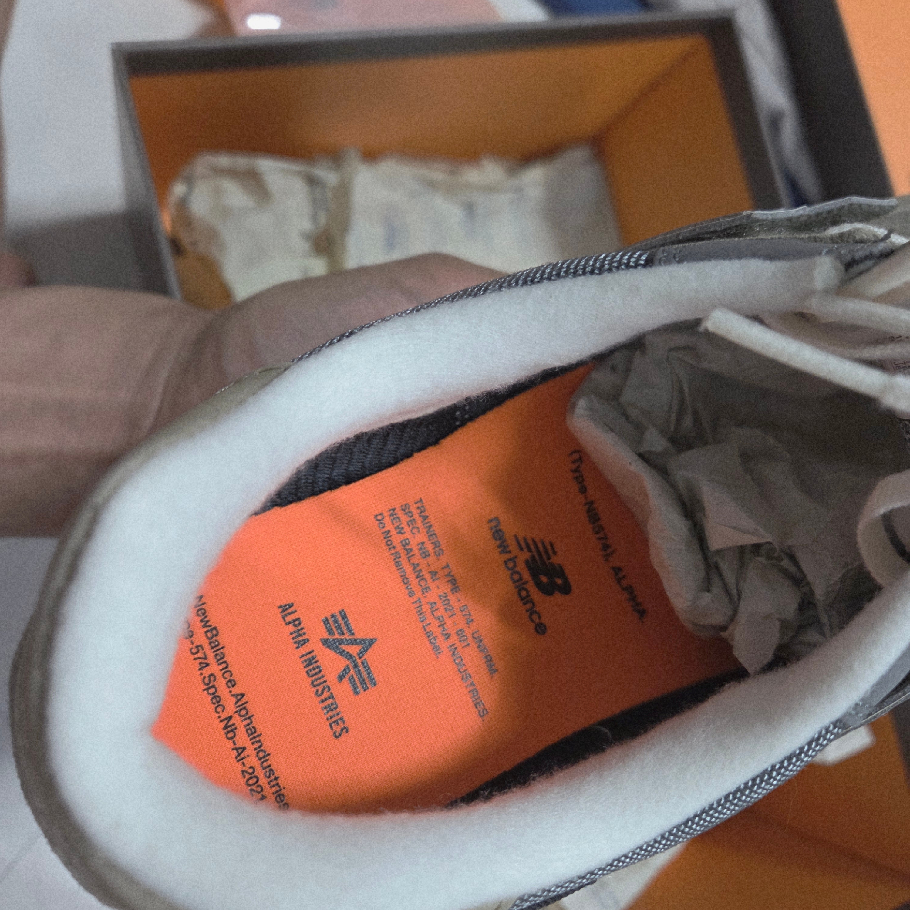 New Balance x Alpha Industries 574 Sedona Seige (Regular Box) 착용 스타일 - 1