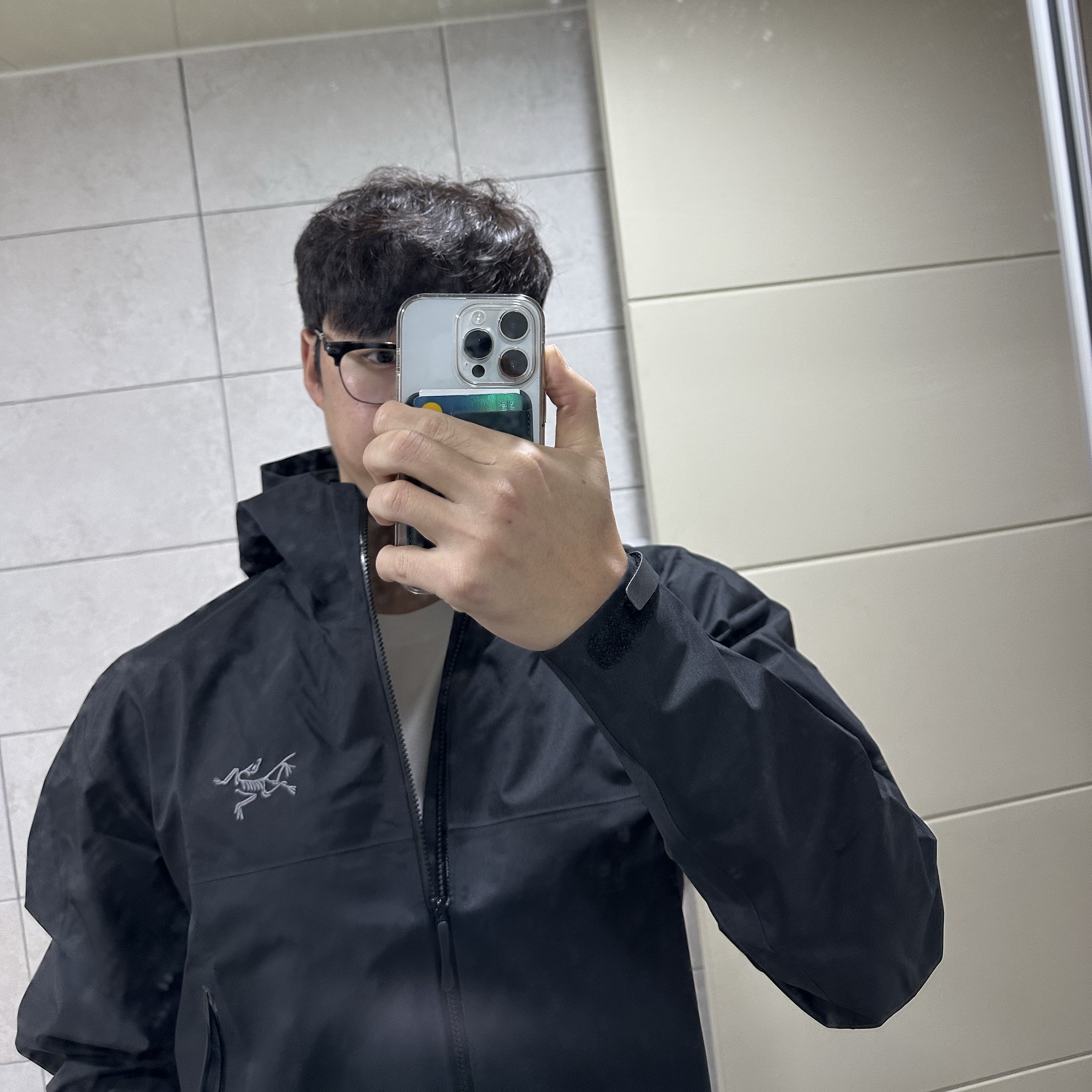 Arc'teryx Beta Jacket Black 착용 스타일