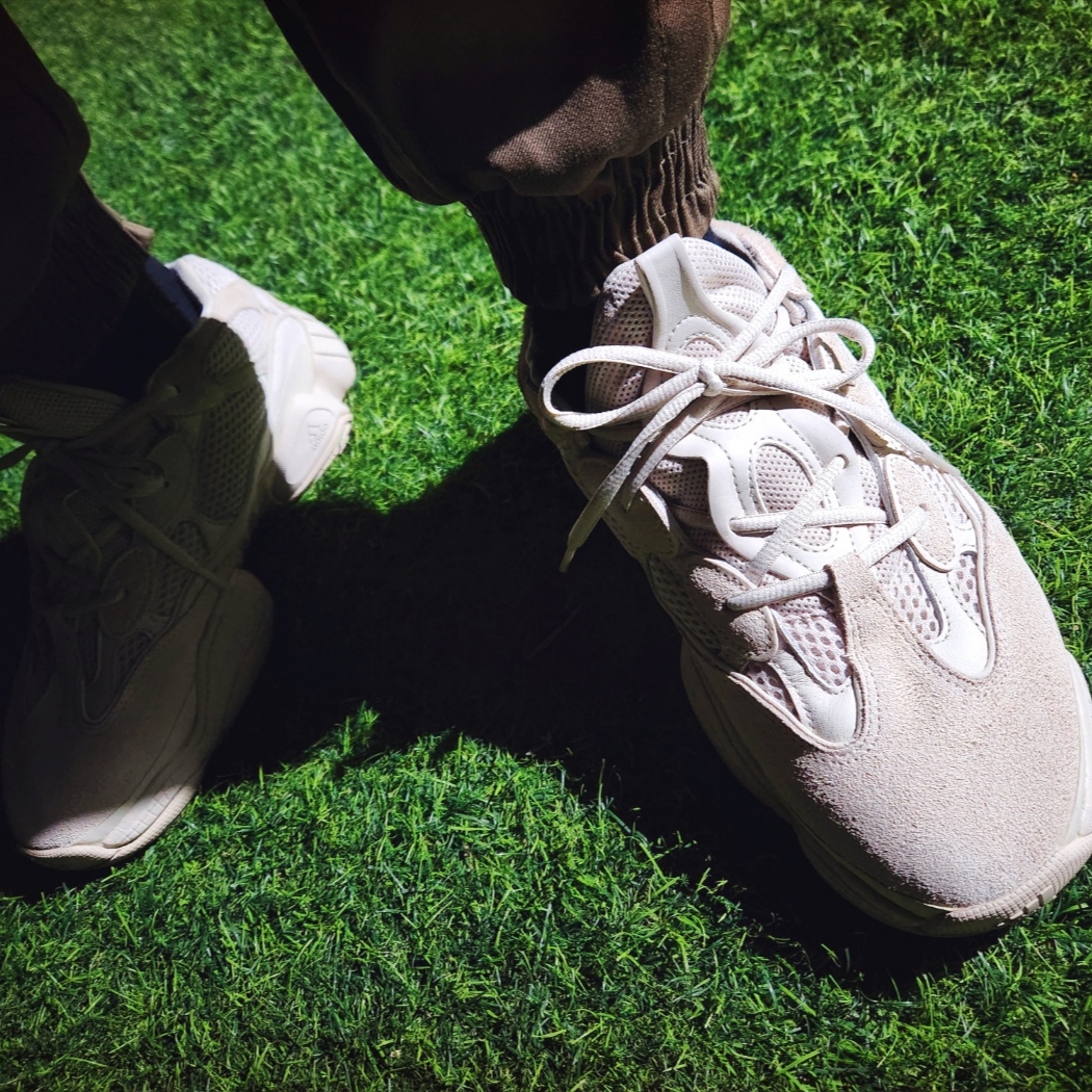 Yeezy Gap Engineered By Balenciaga Dove Hoodie Washed Black, Adidas Yeezy 500 Blush 2018 착용 스타일 - 4
