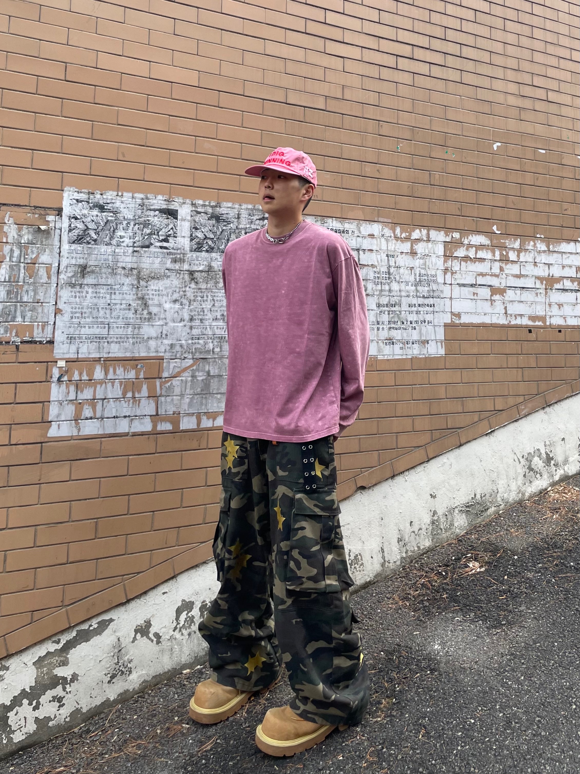 Alex Zono I Dig Running Trucker Pink, SOULESURES BOLD BELUGA Dune Camel 착용 스타일 - 2