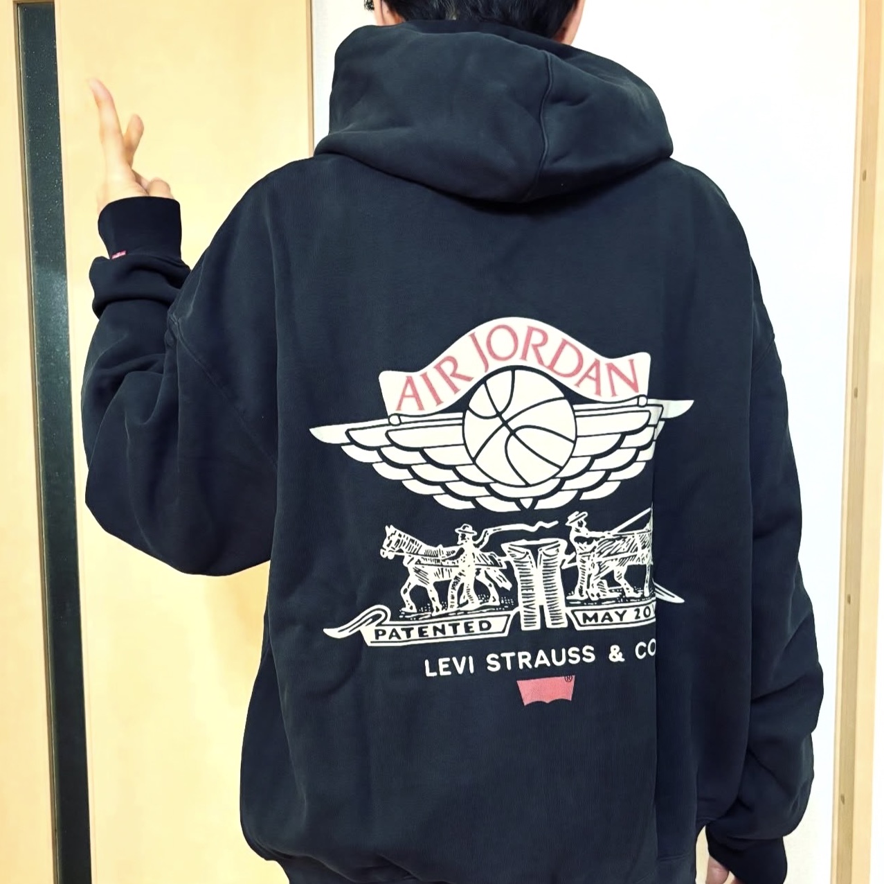 Levi's x Jordan Type III Trucker Black, Jordan x Levi's Full Zip Hoodie Black (IM6734-010) 착용 스타일 - 2