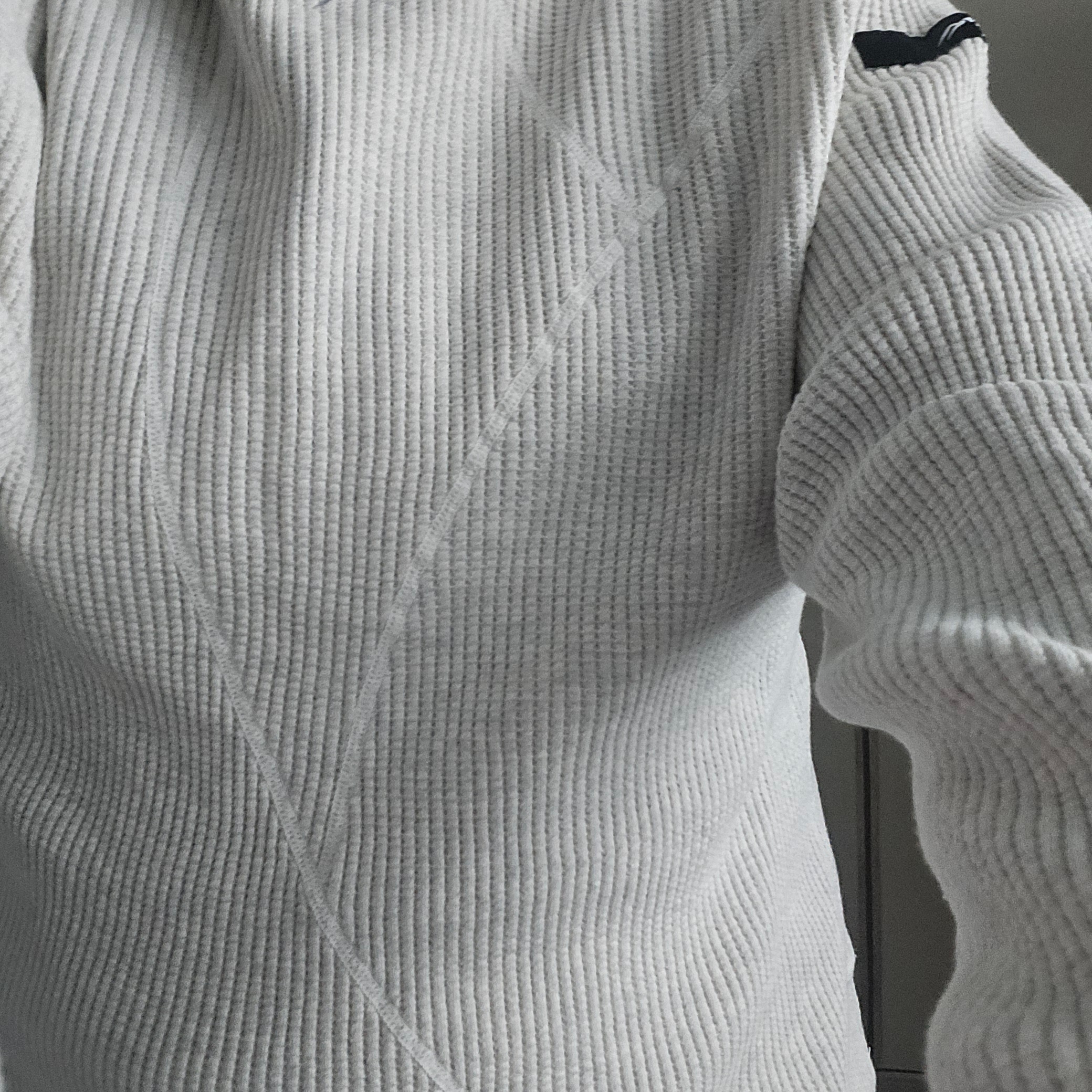 COLDWARM Waffle Warmer Hoodie (Cream Color) 착용 스타일