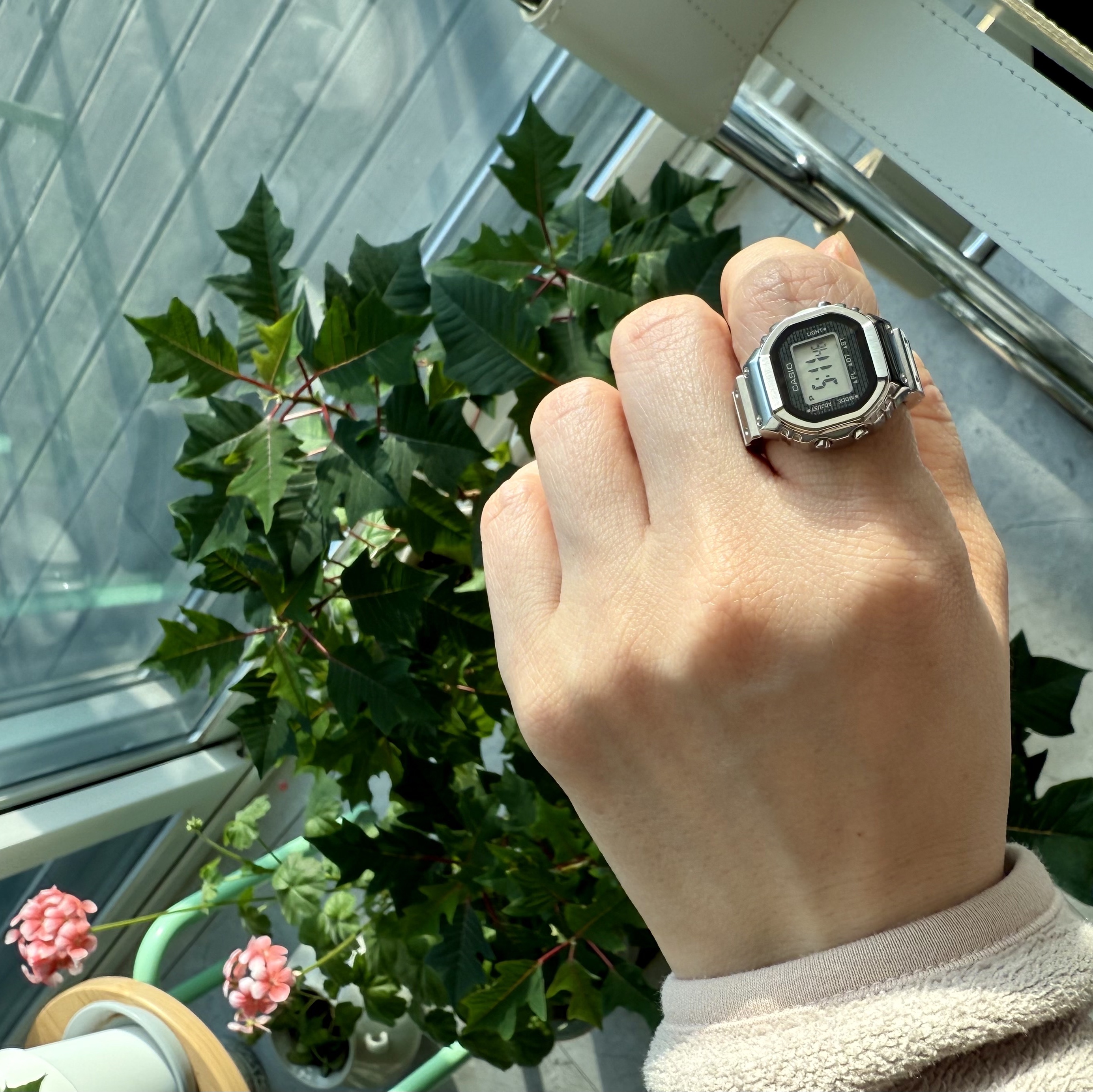 Casio 50th Anniversary Ring Watch CRW-001-1 착용 스타일
