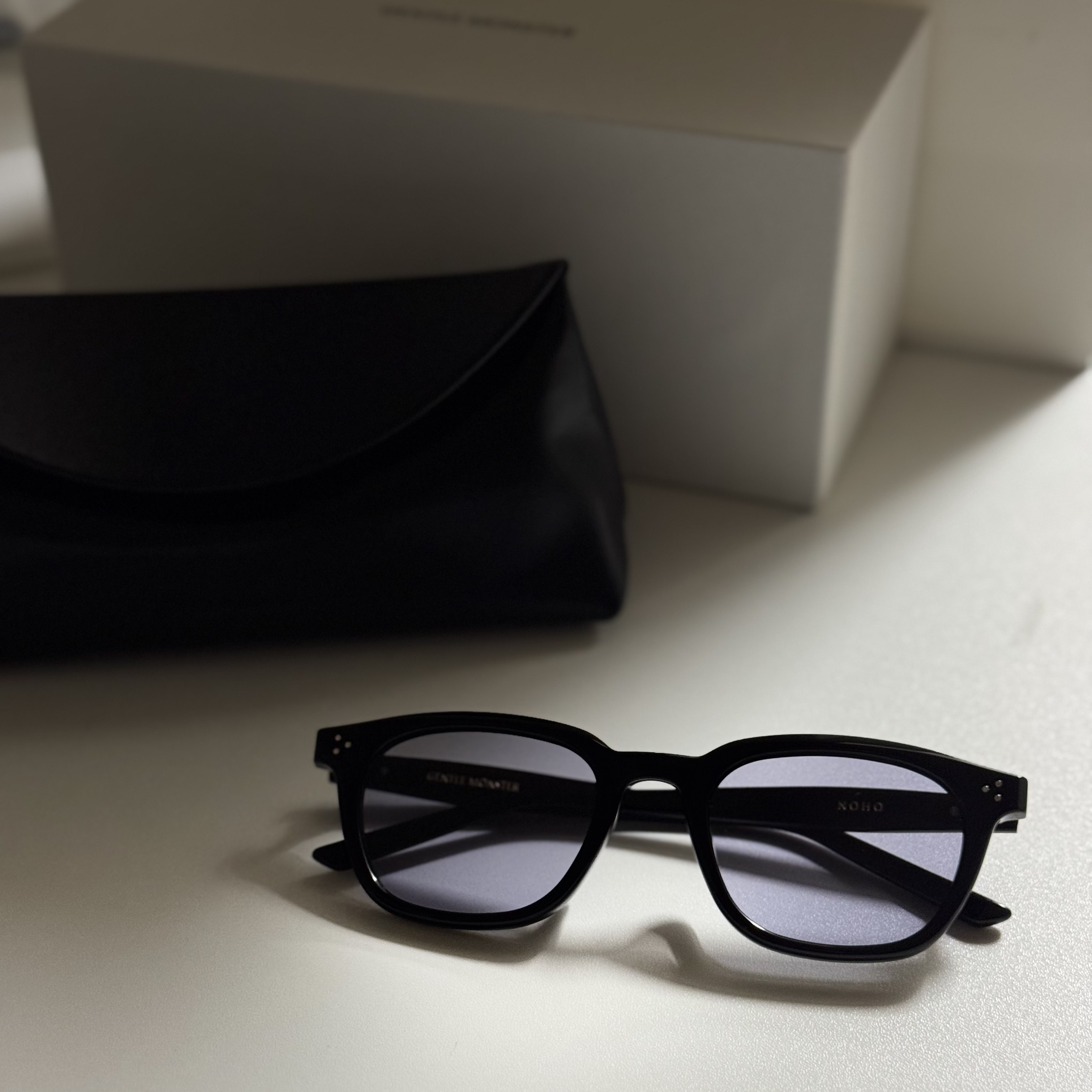 Gentle Monster Noho 01(V) Black Purple 착용 스타일