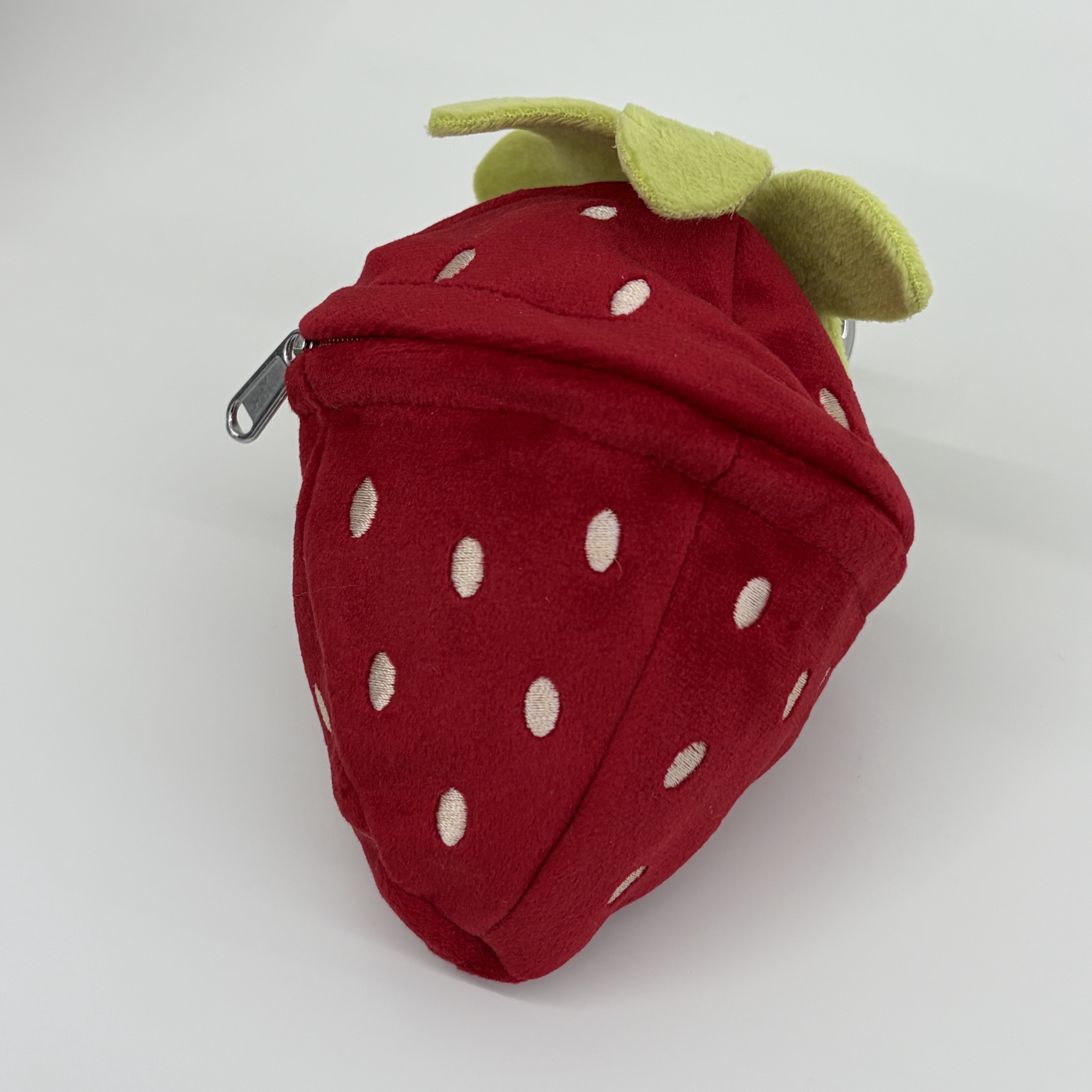 [KREAM 단독] NICI Soft toy bear Bendix 13cm with key chain in strawberry GREEN 착용 스타일