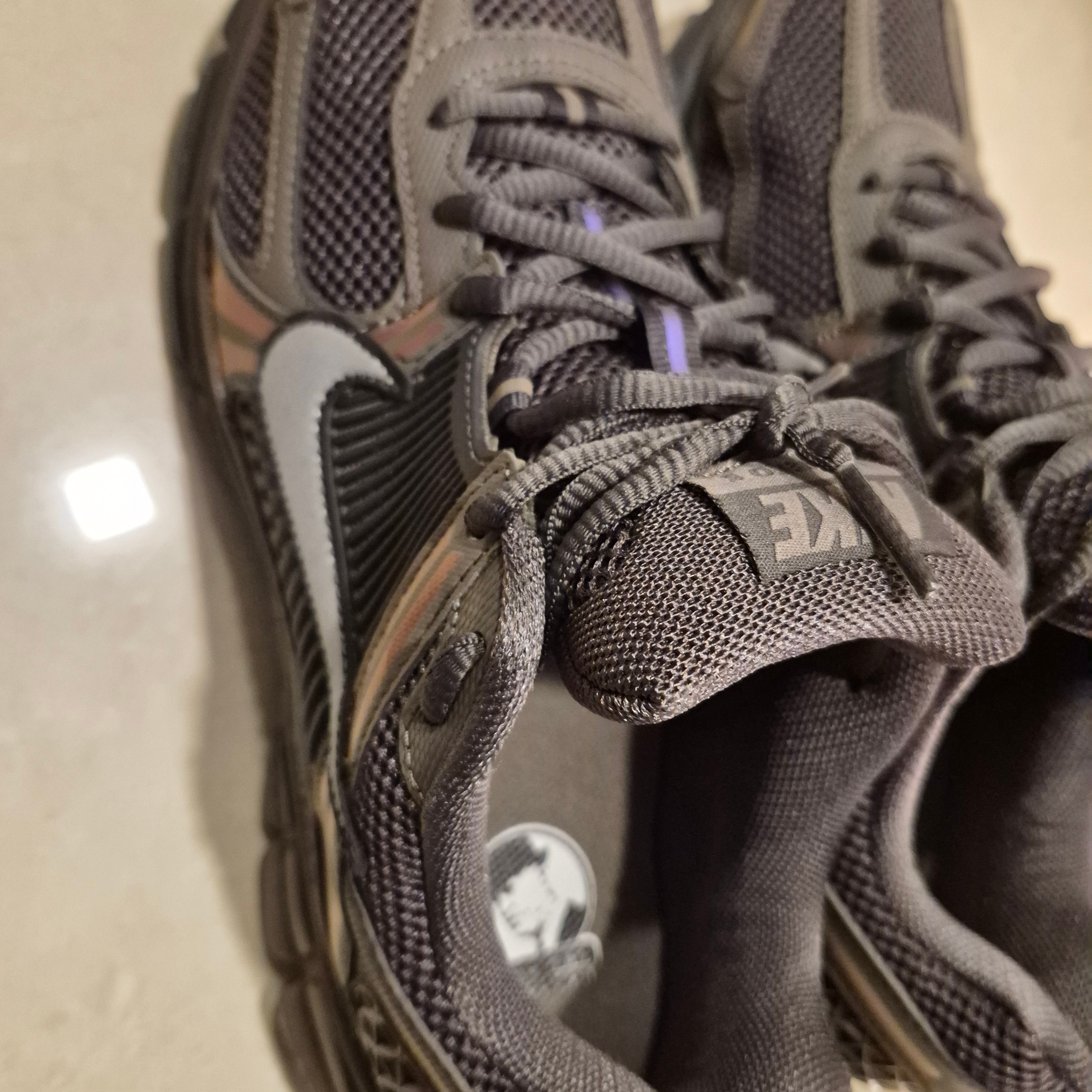 Nike Zoom Vomero 5 Cave Stone 착용 스타일 - 2