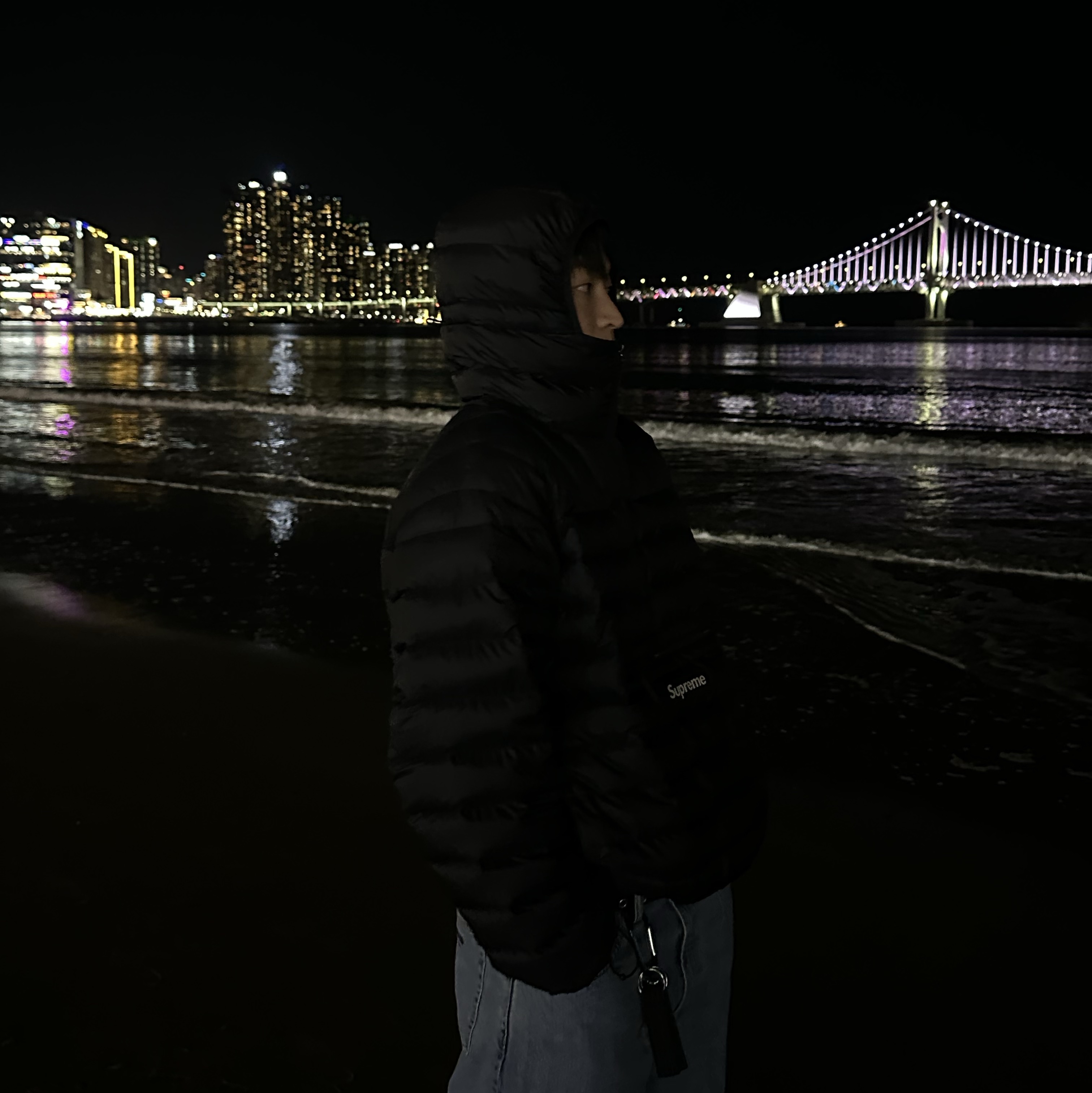 Supreme Micro Down Half Zip Hooded Pullover Black - 24FW, Supreme Baggy Jean Washed Indigo - 25FW 착용 스타일 - 1