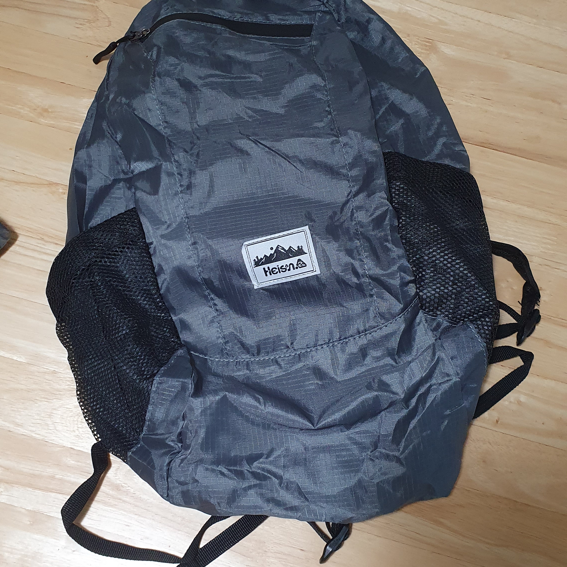 Heisan Ultra-light Compact Pocketbag - Grey 착용 스타일 - 2