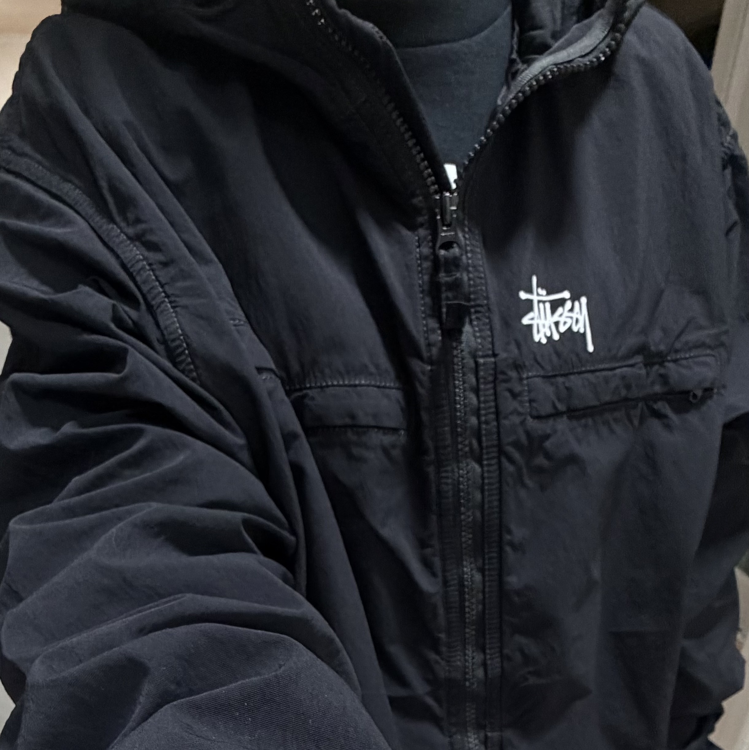 Stussy Lightweight Hooded Jacket Black 착용 스타일 - 2