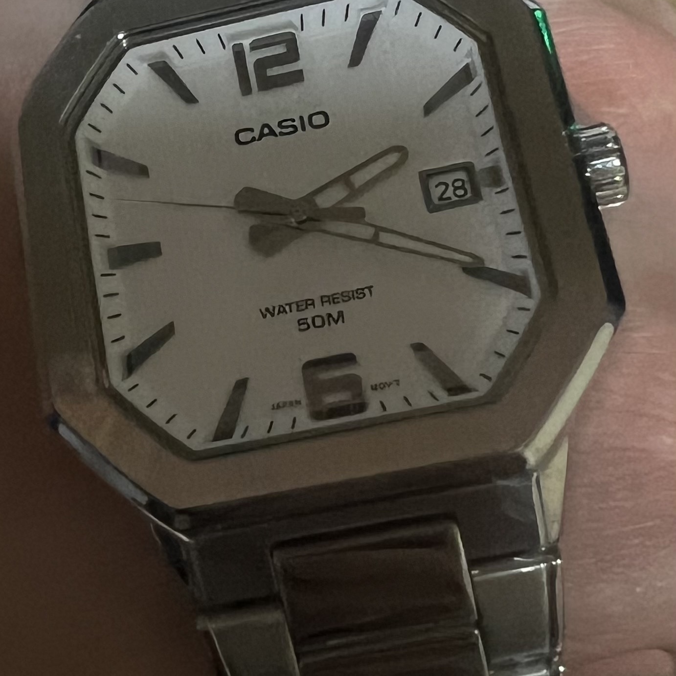 Casio MTP-B195D-7AV 착용 스타일