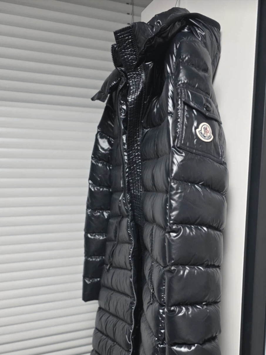 (W) Moncler Courcelles Hooded Mid Length Down Jacket Black - 25FW 착용 스타일 - 1