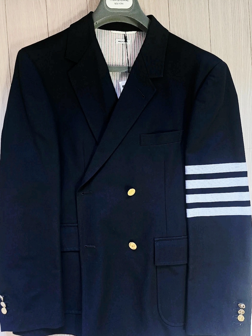 Thom Browne 4-Bar Double Breasted Jacket Navy 착용 스타일 - 1
