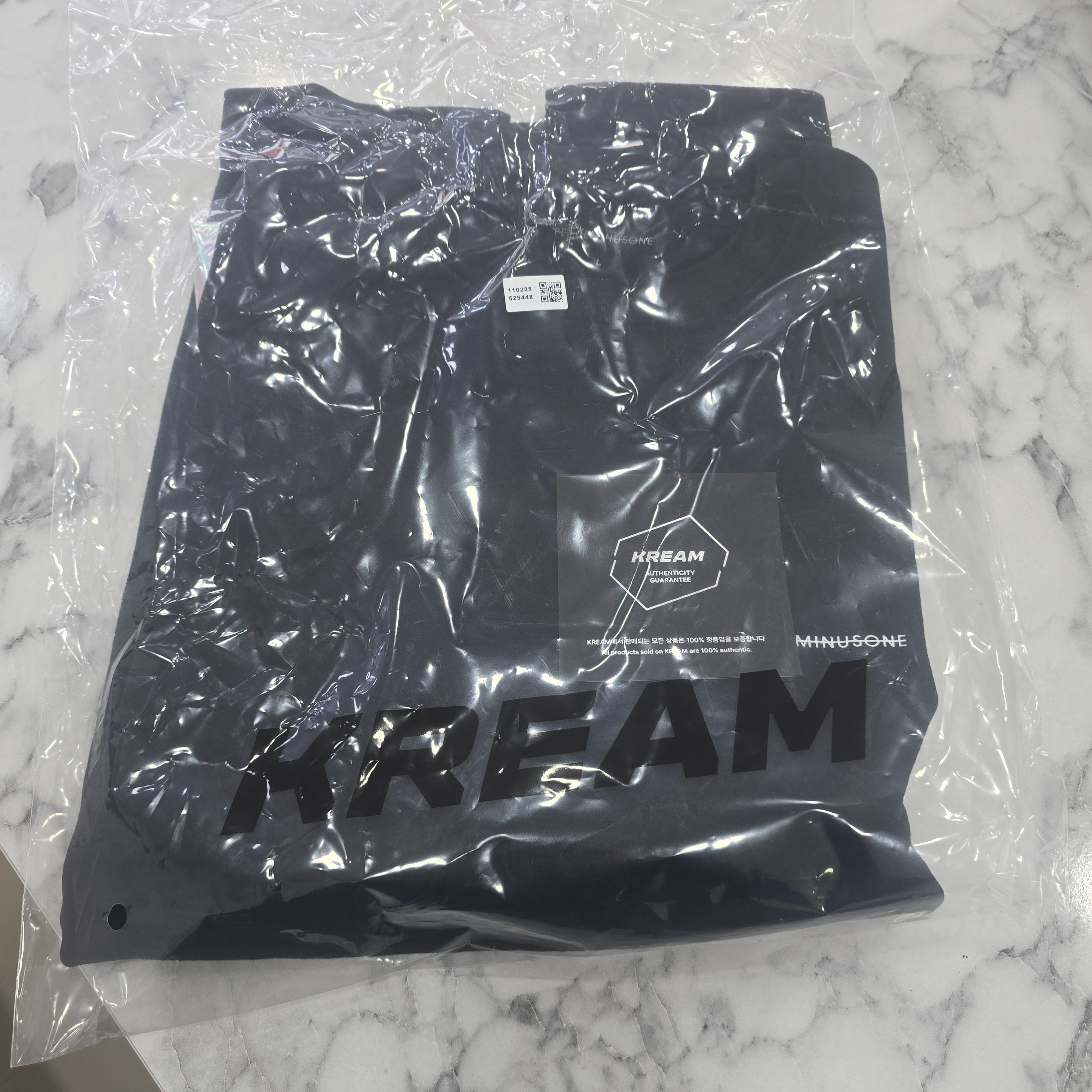 Peaceminusone x 2025 MAMA Awards Peacemamaone T-Shirt Black 착용 스타일 - 2