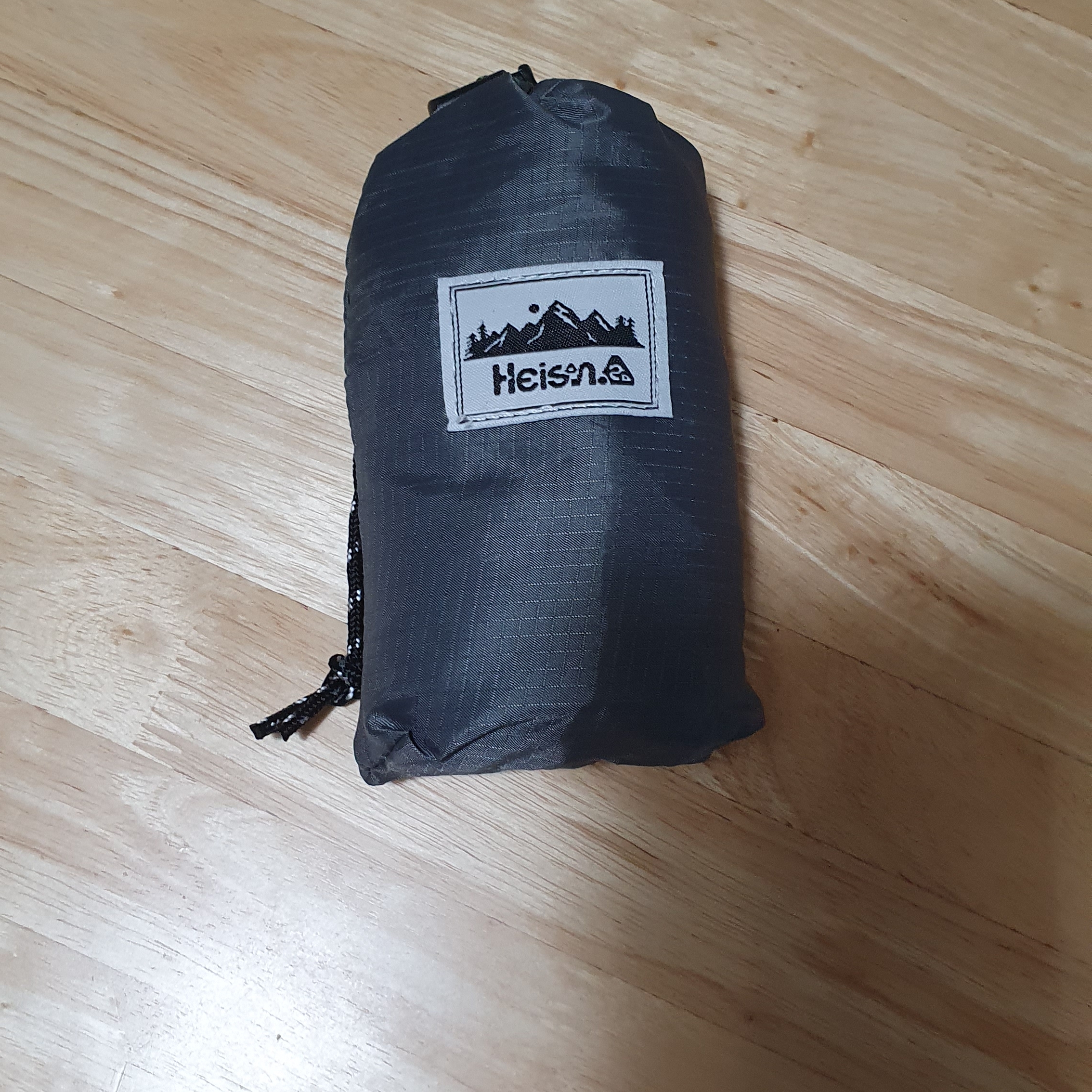 Heisan Ultra-light Compact Pocketbag - Grey 착용 스타일 - 1