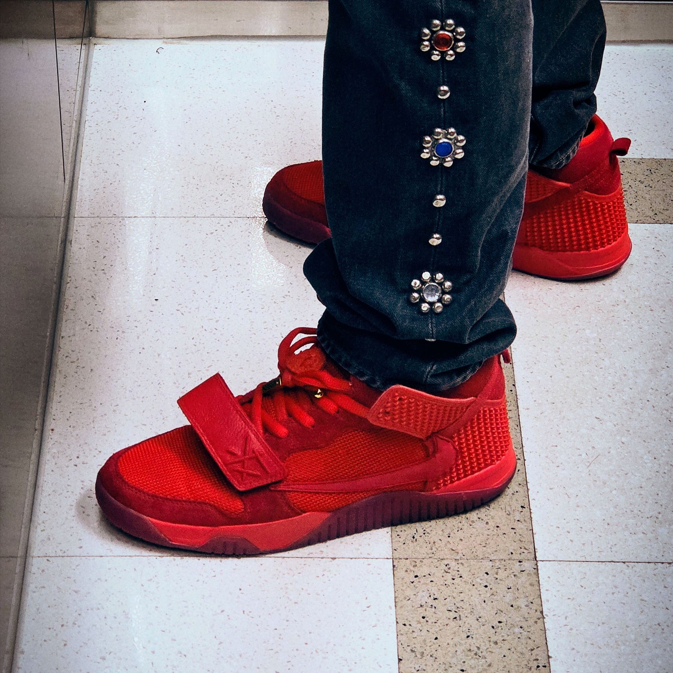 Kapital 14 oz. Denim 5P Monkey Cisco Gemstone Pants Black, Jordan x Travis Scott Jumpman Jack TR Sail and Dark Mocha 착용 스타일