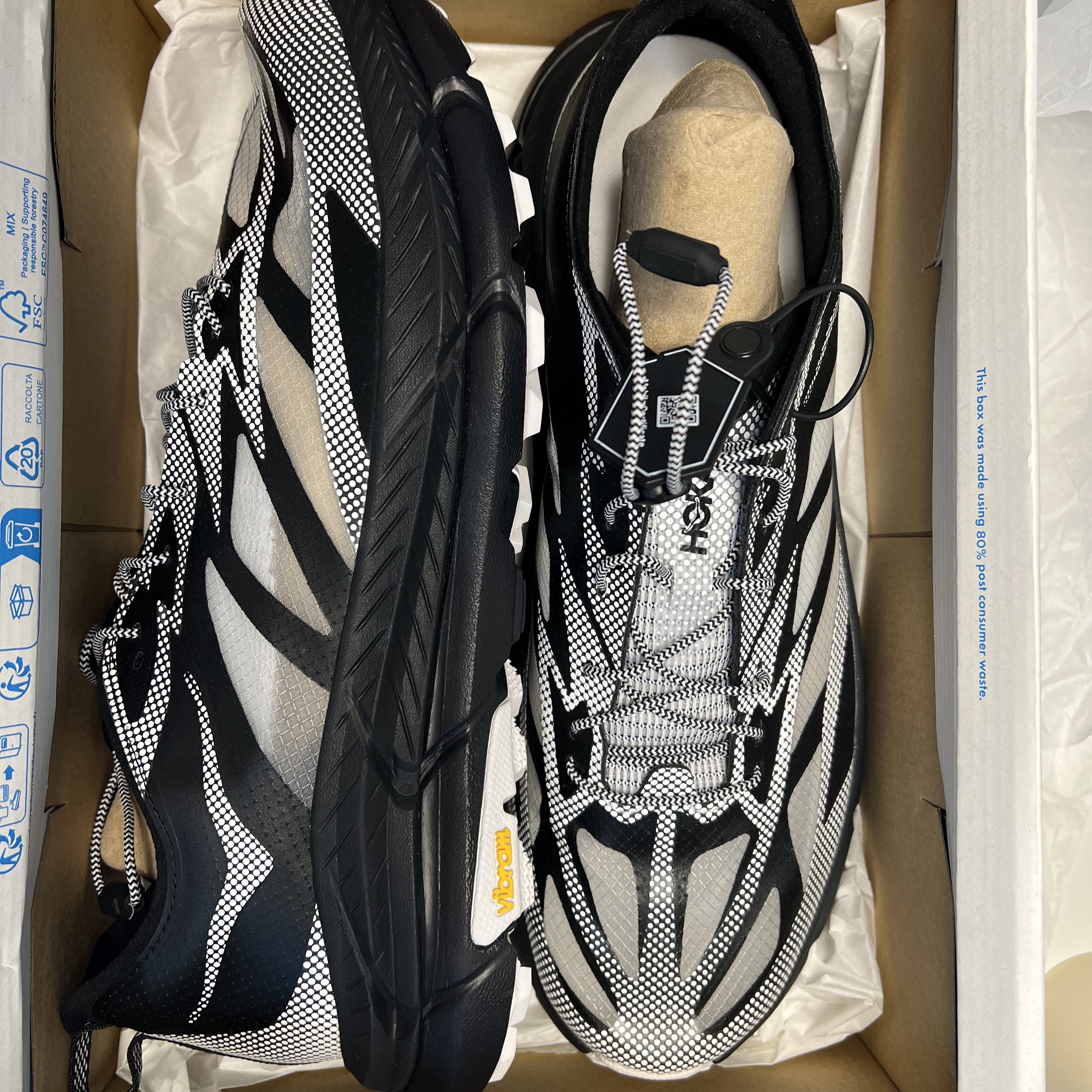 Hoka Mafate Speed 4 Lite TS Black White 착용 스타일