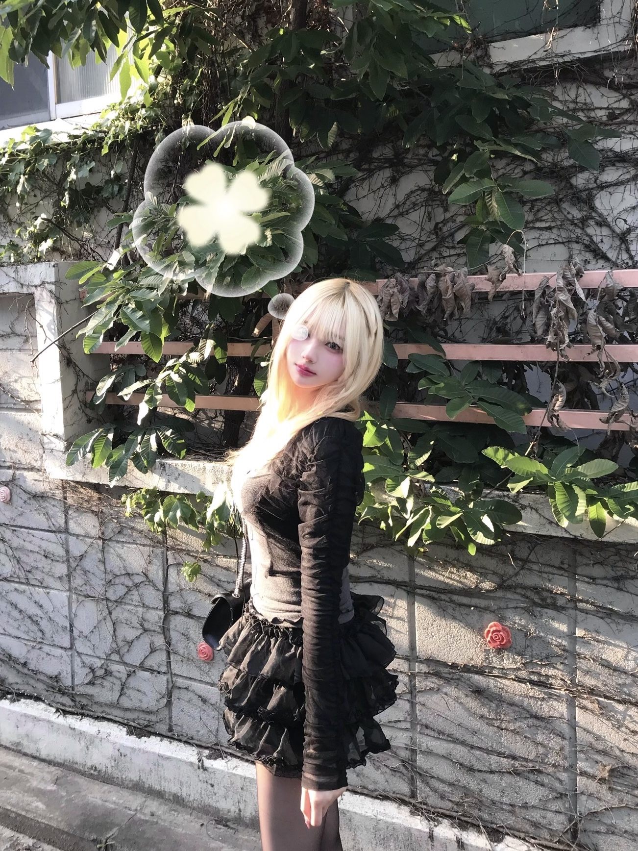 Saint Laurent Envelope Small Bag in Mix Matelasse Grain de Poudre Embossed Leather Black, Roughneck Tutu pants skirt black 착용 스타일 - 2