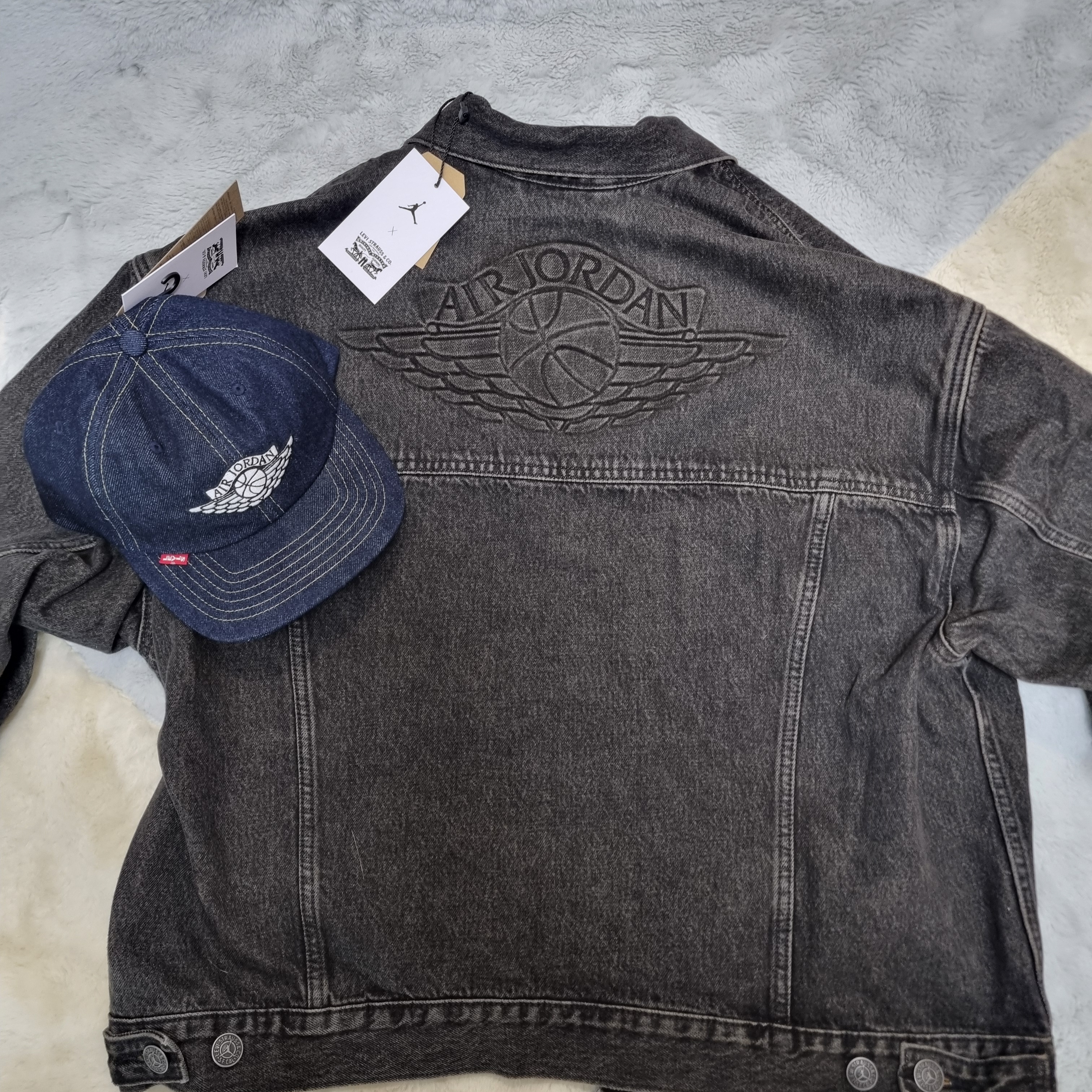 Levi's x Jordan Denim Cap Rigid Rinse, Levi's x Jordan Type III Trucker Black 착용 스타일 - 2