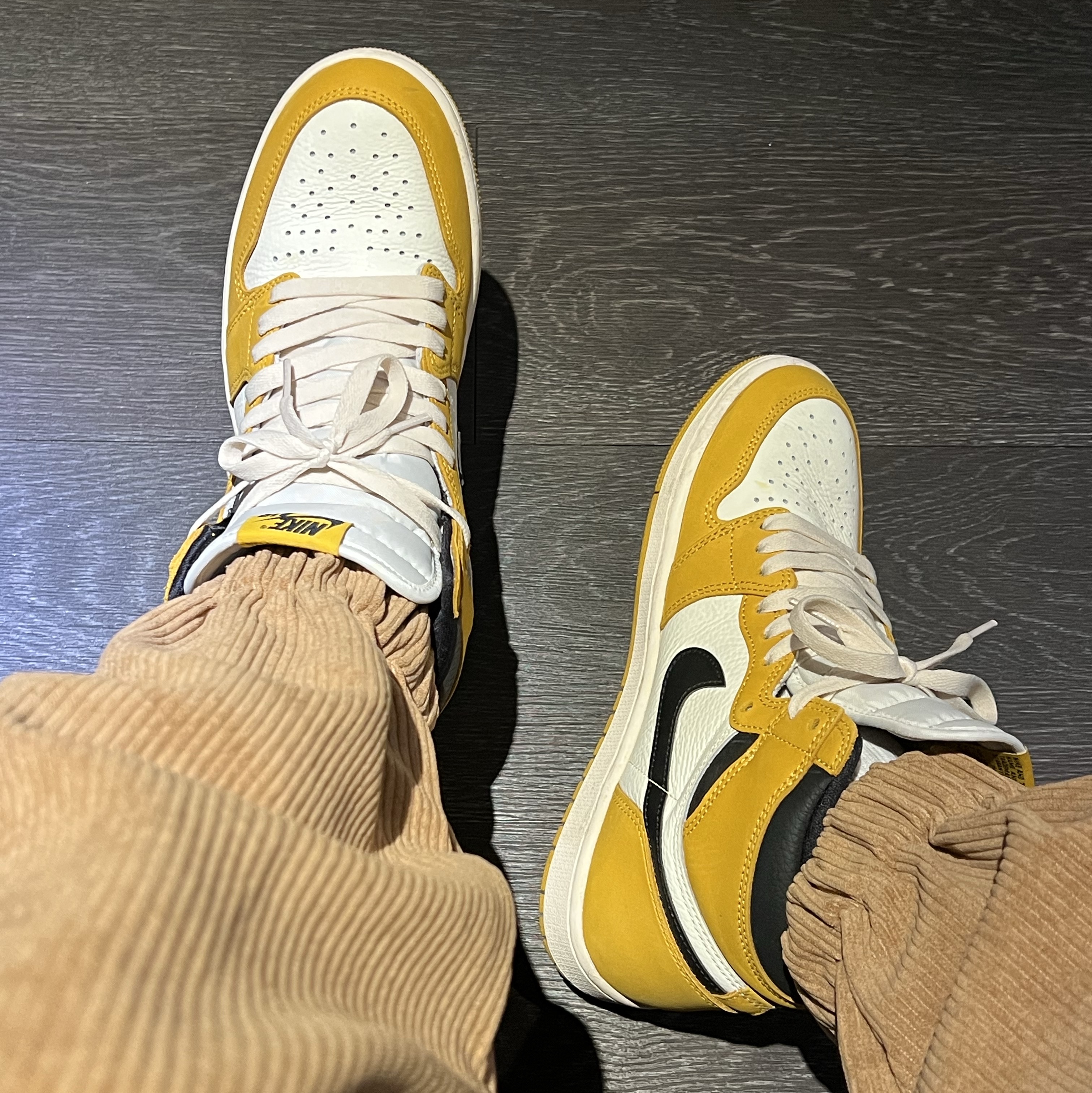 Jordan 1 Retro High OG Yellow Ochre 착용 스타일