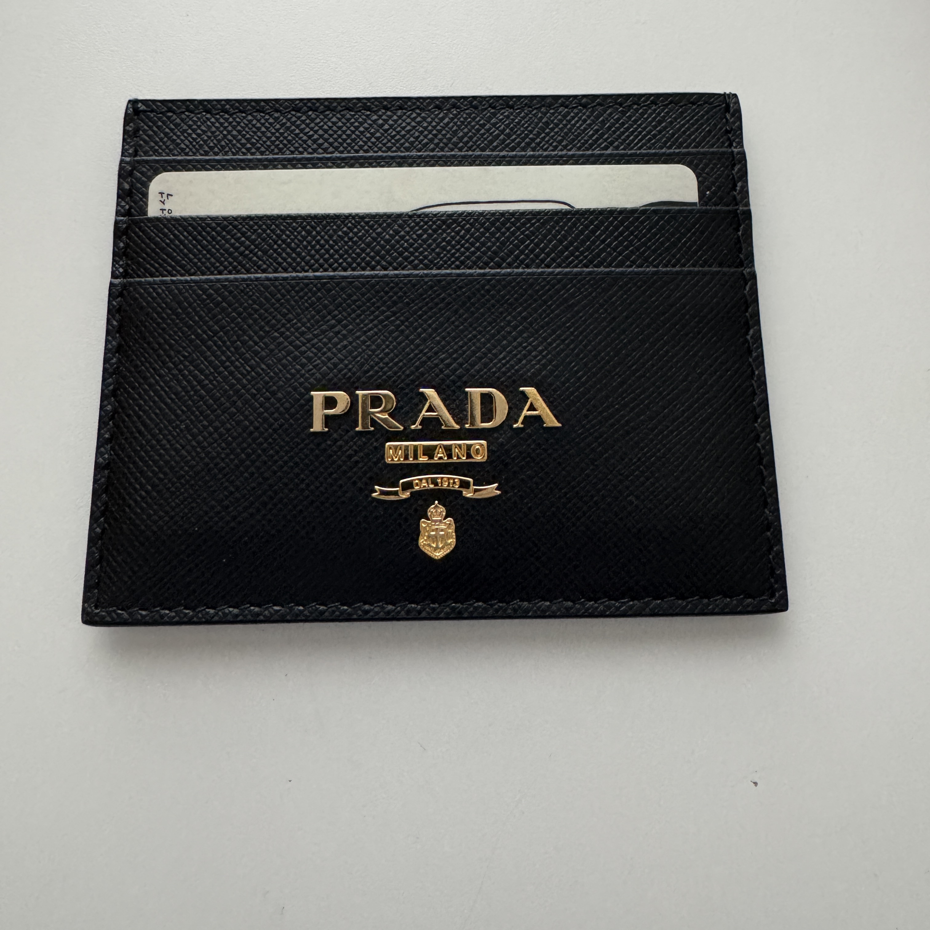 Prada Saffiano Leather Card Holder Black 착용 스타일