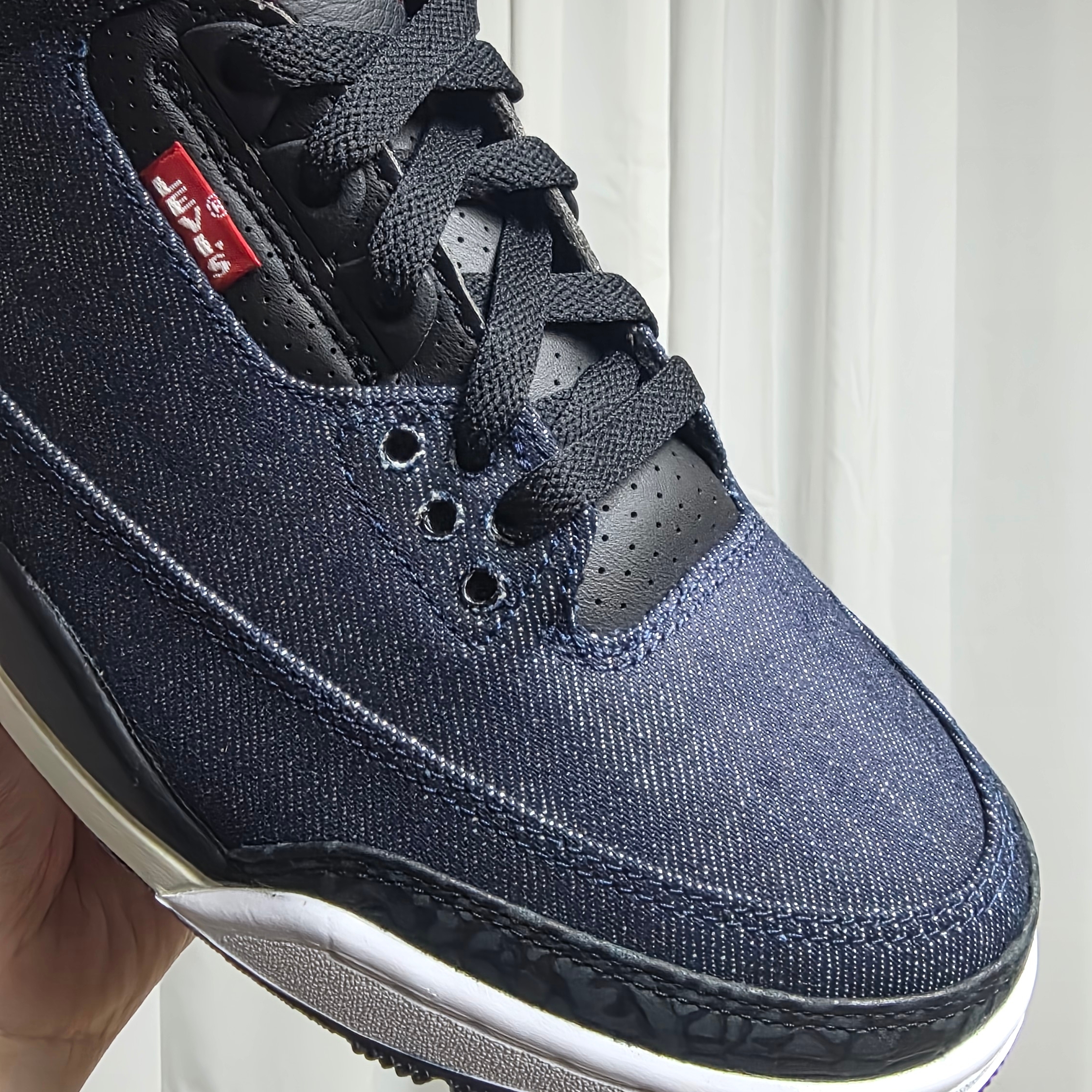 Jordan 3 x Levi’s Indigo and Gym Red 착용 스타일 - 3