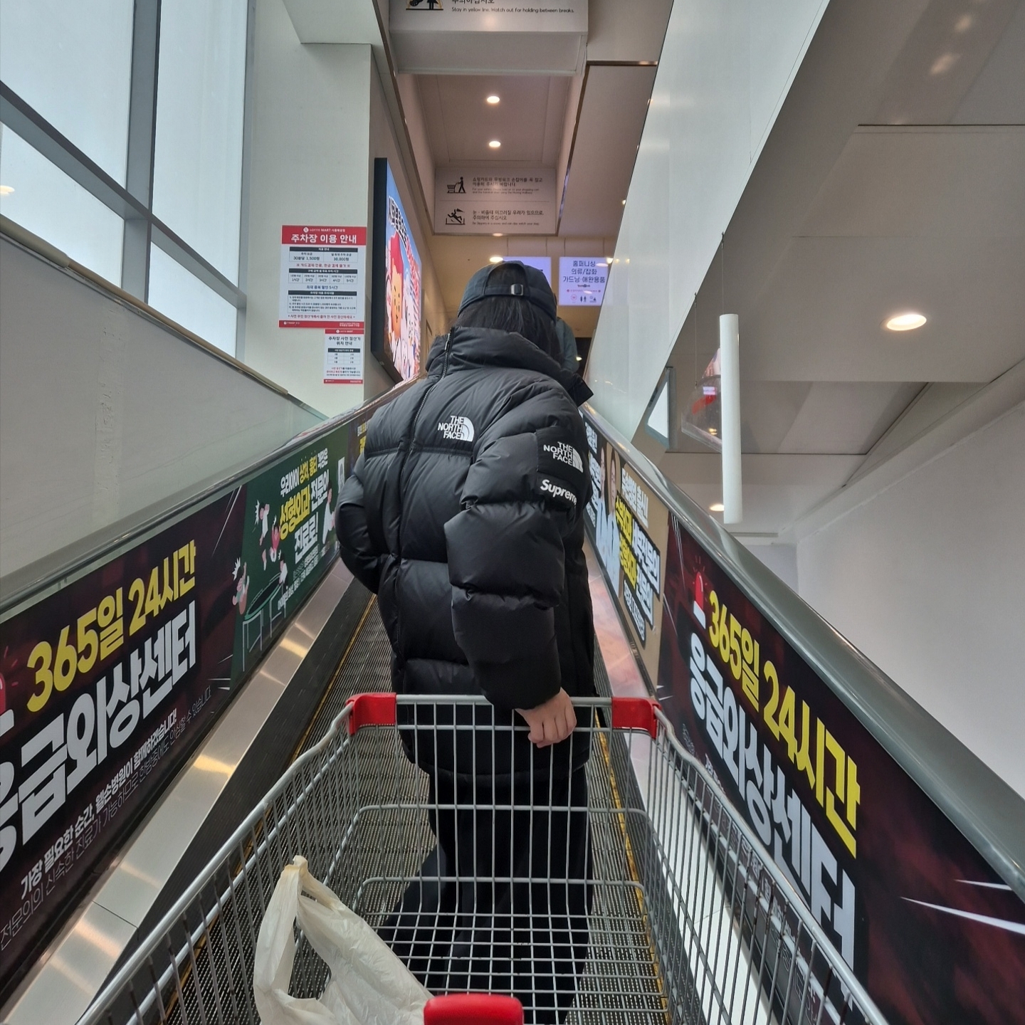 Supreme x The North Face Split Nuptse Jacket Black - 24SS 착용 스타일