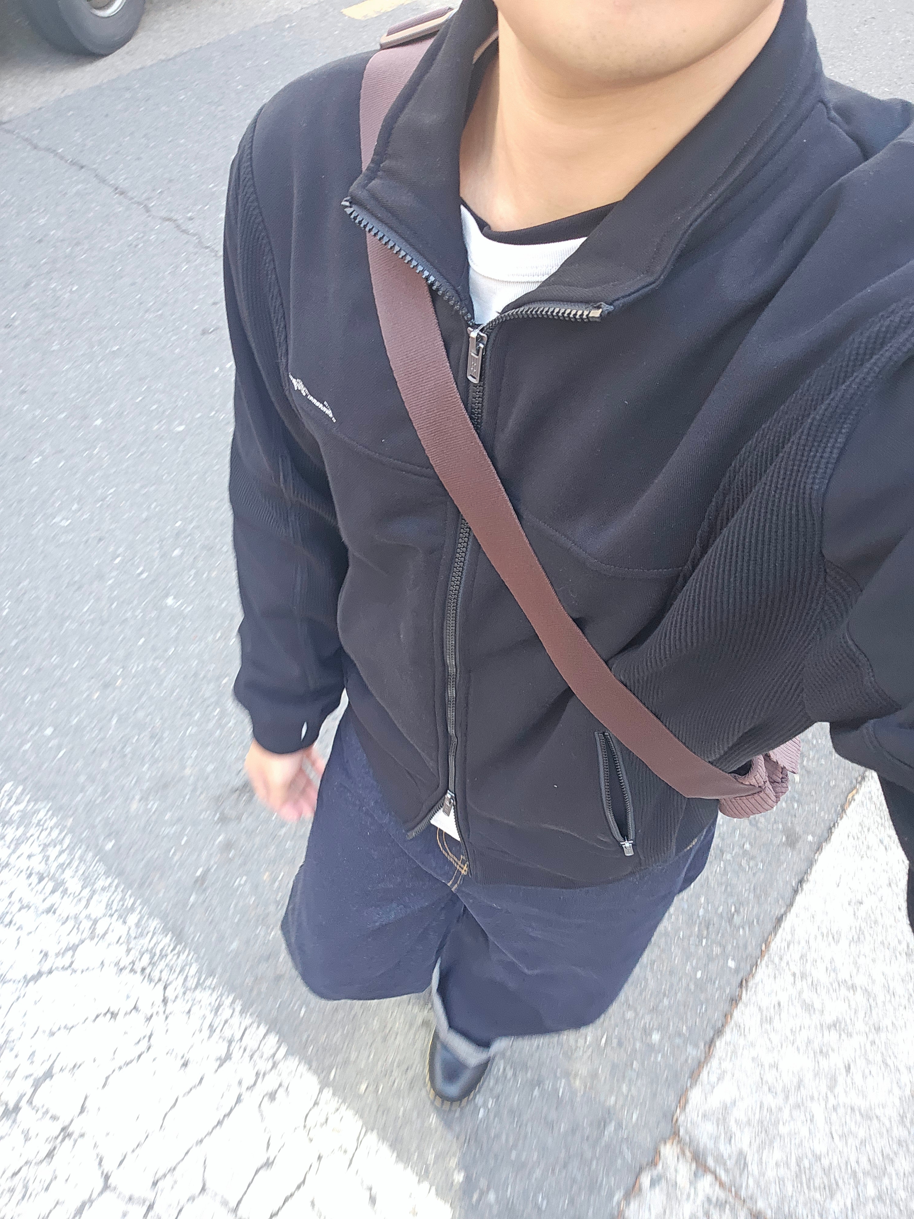Adidas NEXT+ Corduroy Messenger Bag Shadow Brown, NOMANUAL NM Waffle Blended Jersey Black 착용 스타일 - 1