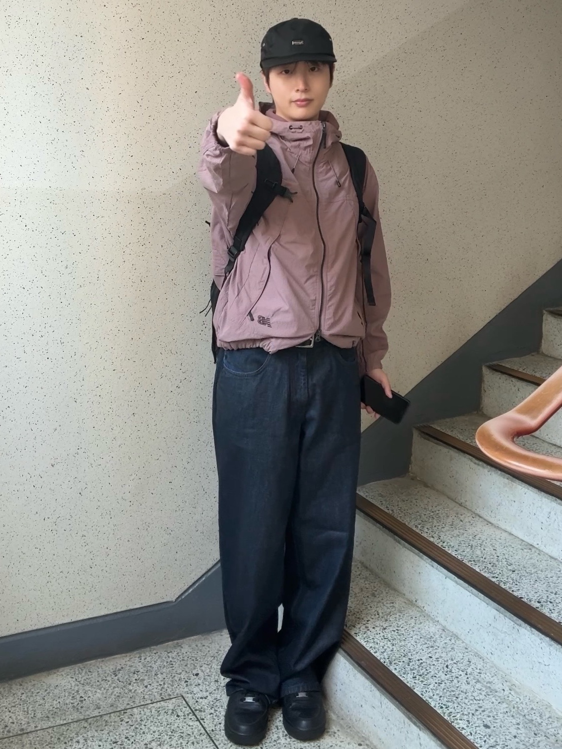 New Balance Uni 740 Shifted Woven Jacket Grey Pink, Nike Air Force 1 '07 Low Triple Black 착용 스타일 - 2