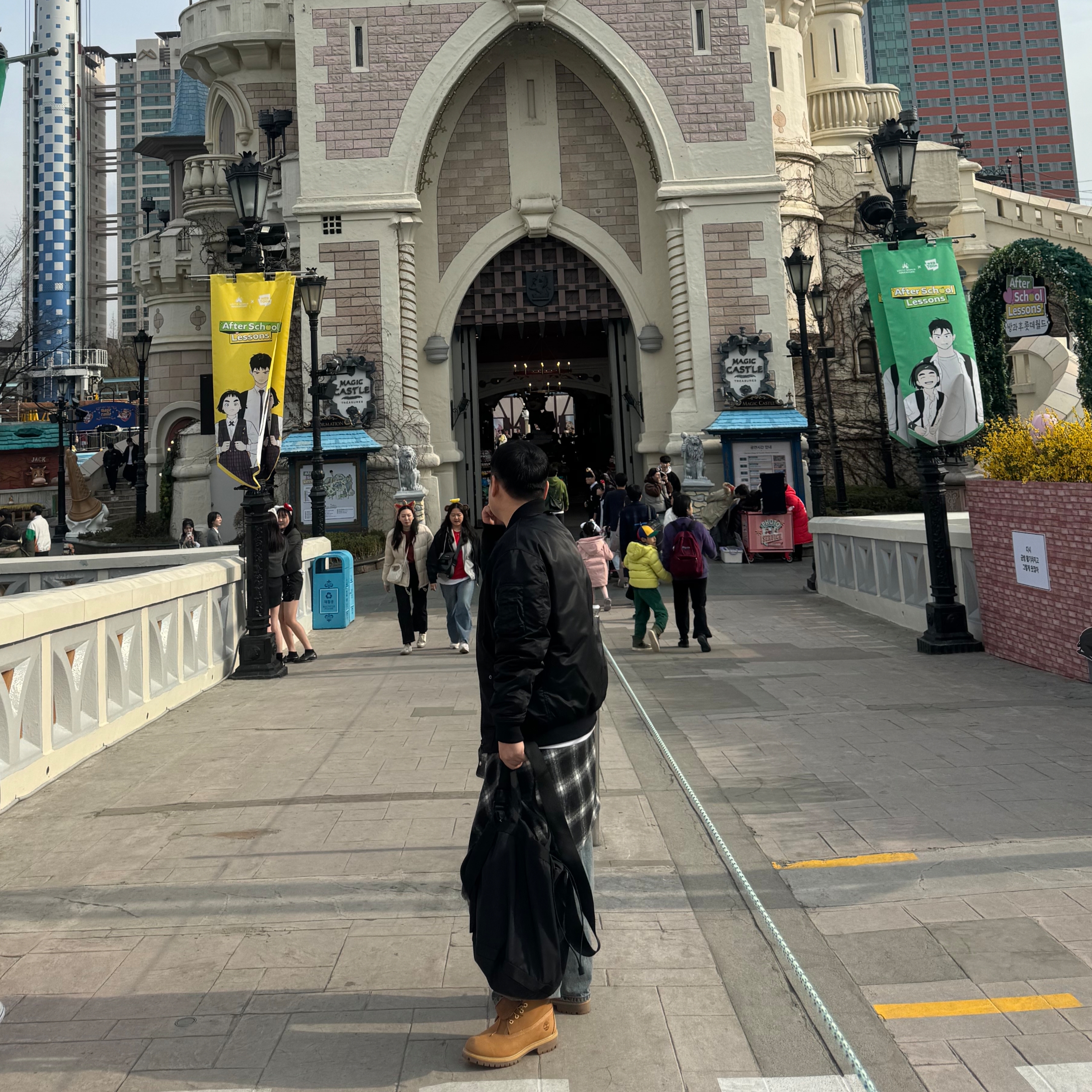 Uniqlo x Jil Sander Hybrid Down Oversized MA-1 Jacket Black 착용 스타일