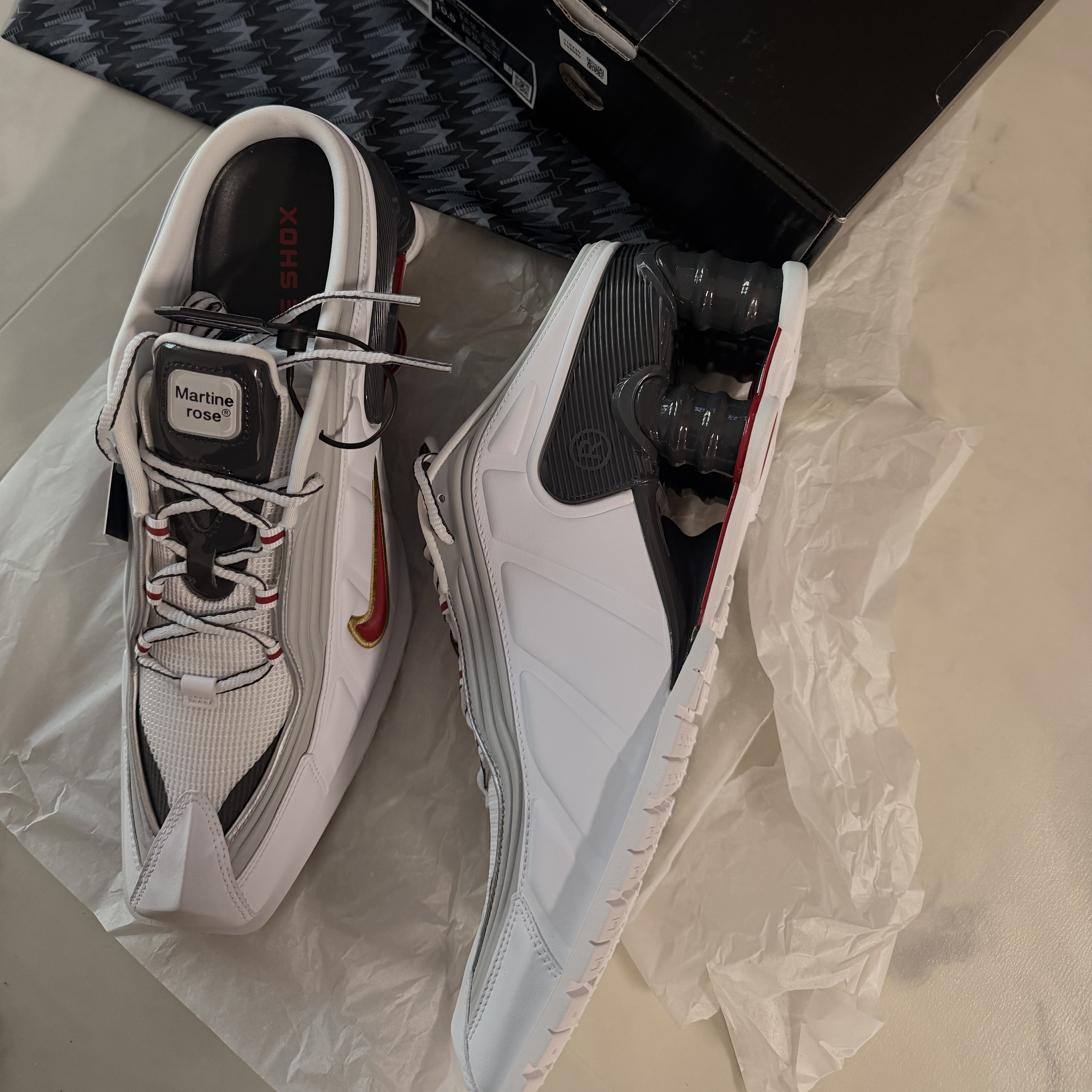 Nike x Martine Rose Shox MR4 White and Varsity Red 착용 스타일