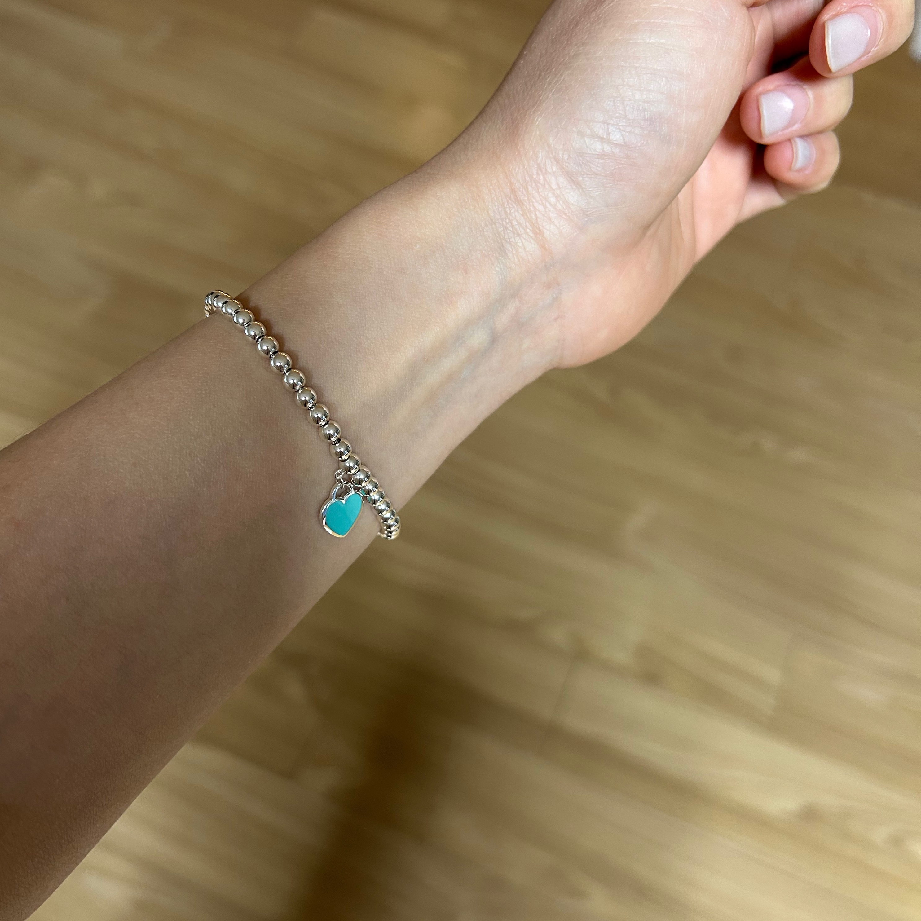 Tiffany & Co. Return to Tiffany Blue Heart Tag Bead Bracelet Silver 착용 스타일 - 1