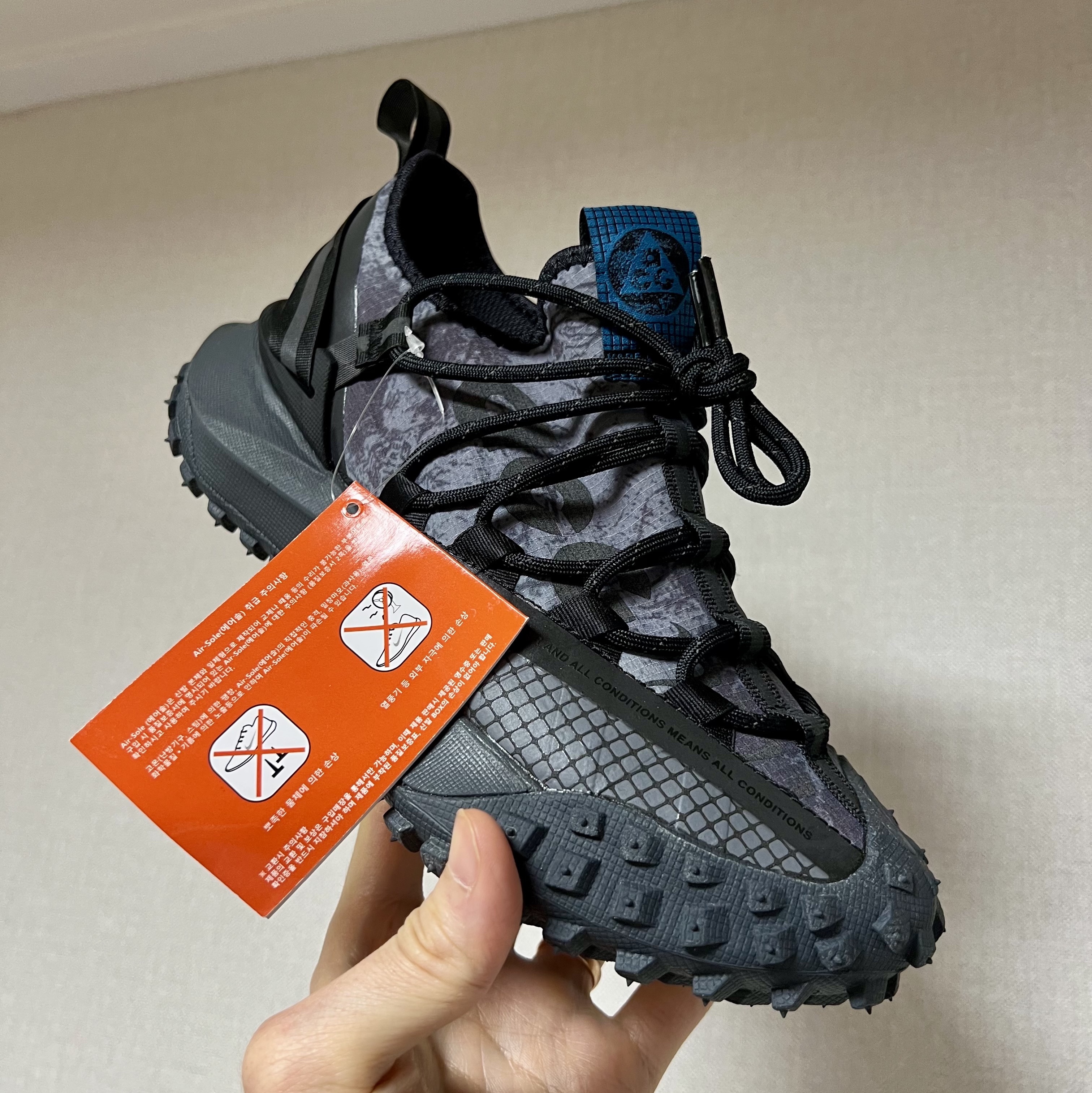 Nike ACG Mountain Fly Low Black 착용 스타일