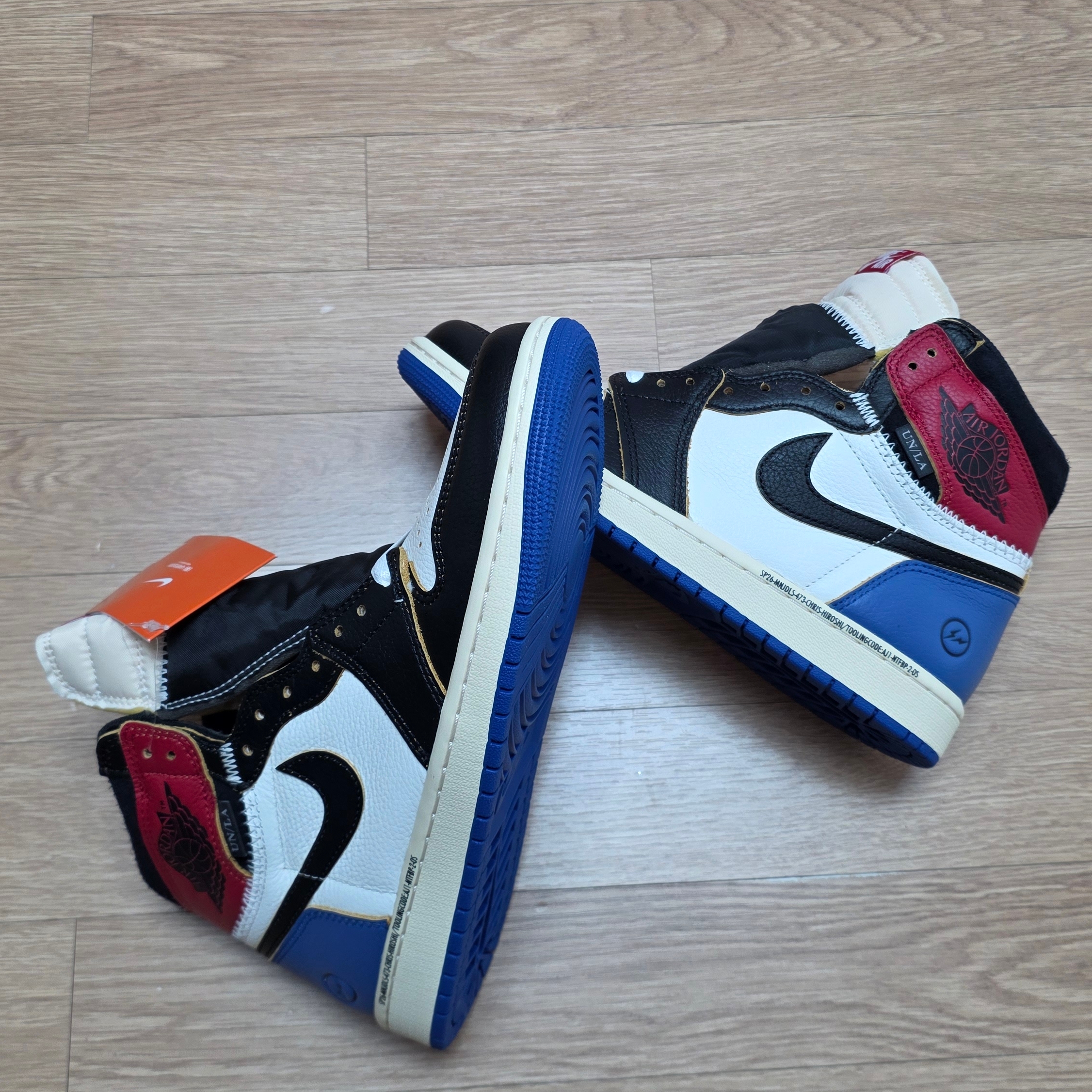 Jordan 1 x Fragment x Union LA Black and Varsity Red 착용 스타일 - 5
