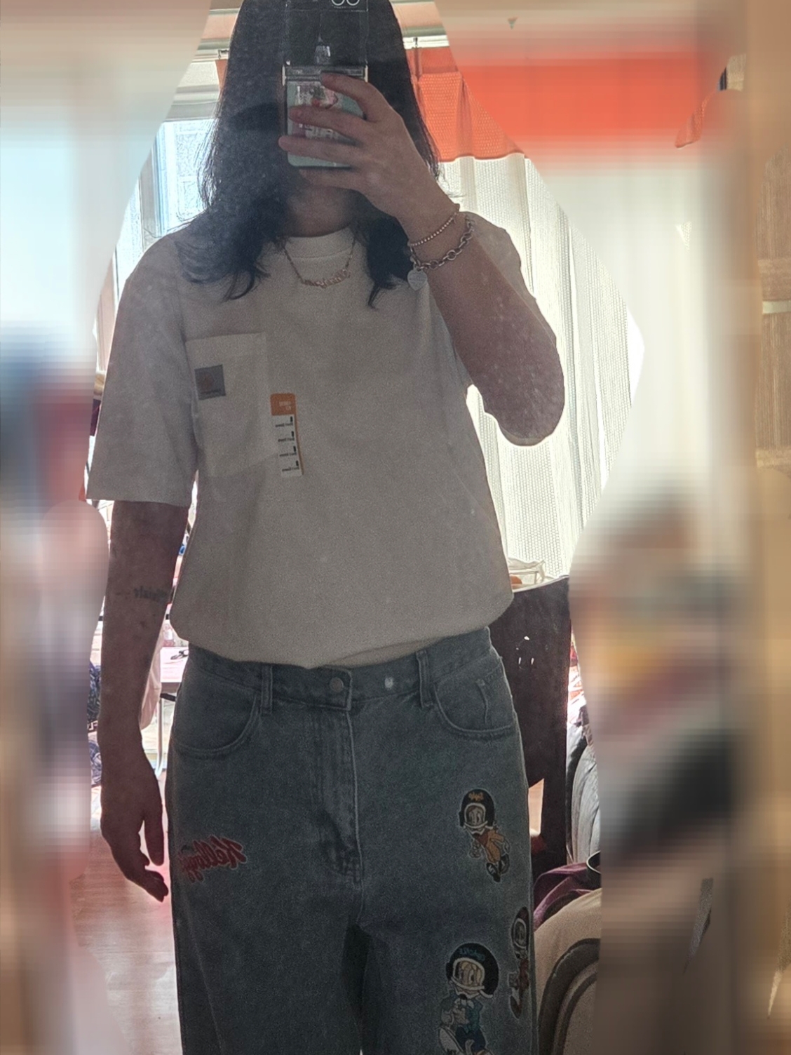Carhartt Loose Fit Heavyweight Regular Short Sleeve Pocket T-Shirt White 착용 스타일 - 2
