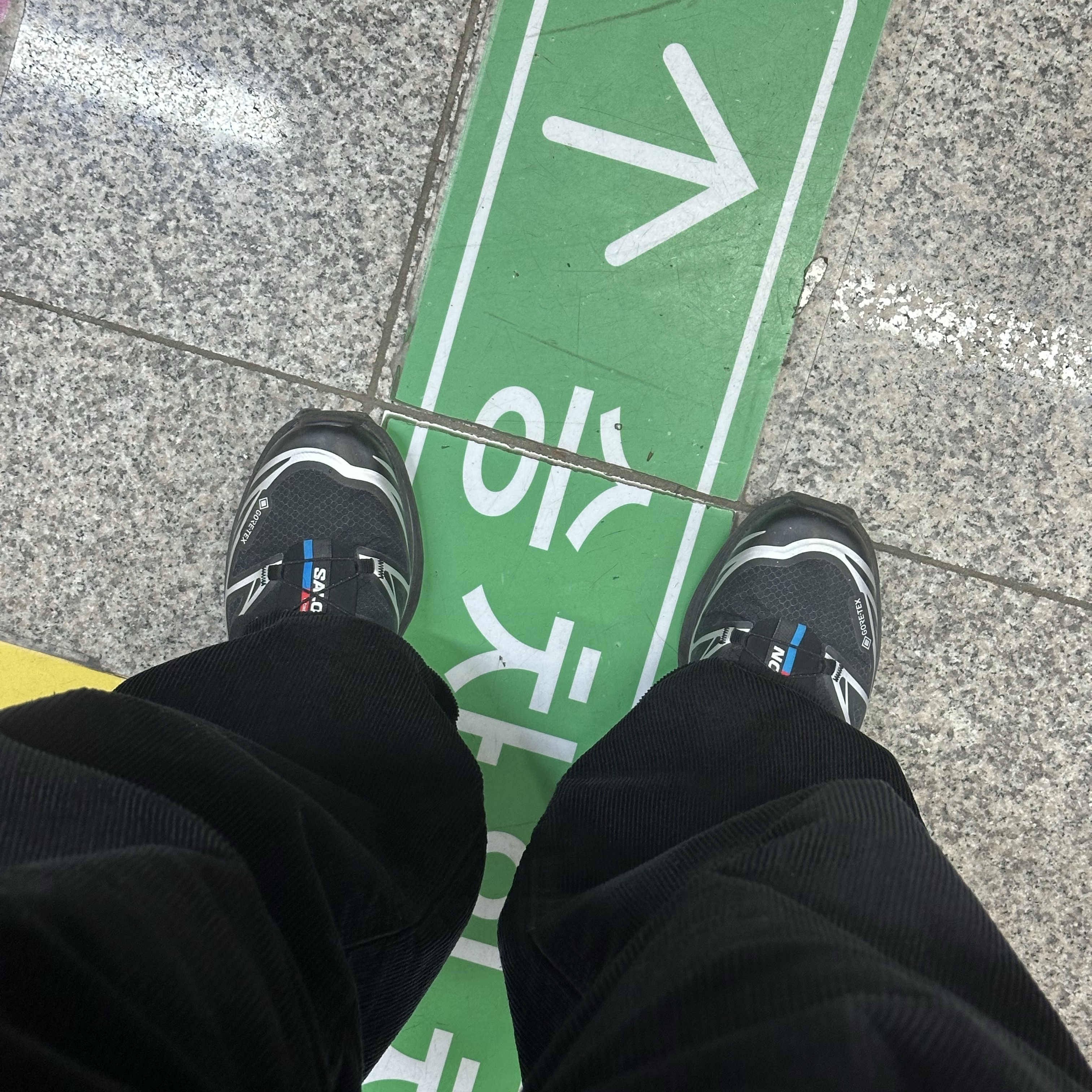 Salomon XT-6 GTX Black Silver 착용 스타일