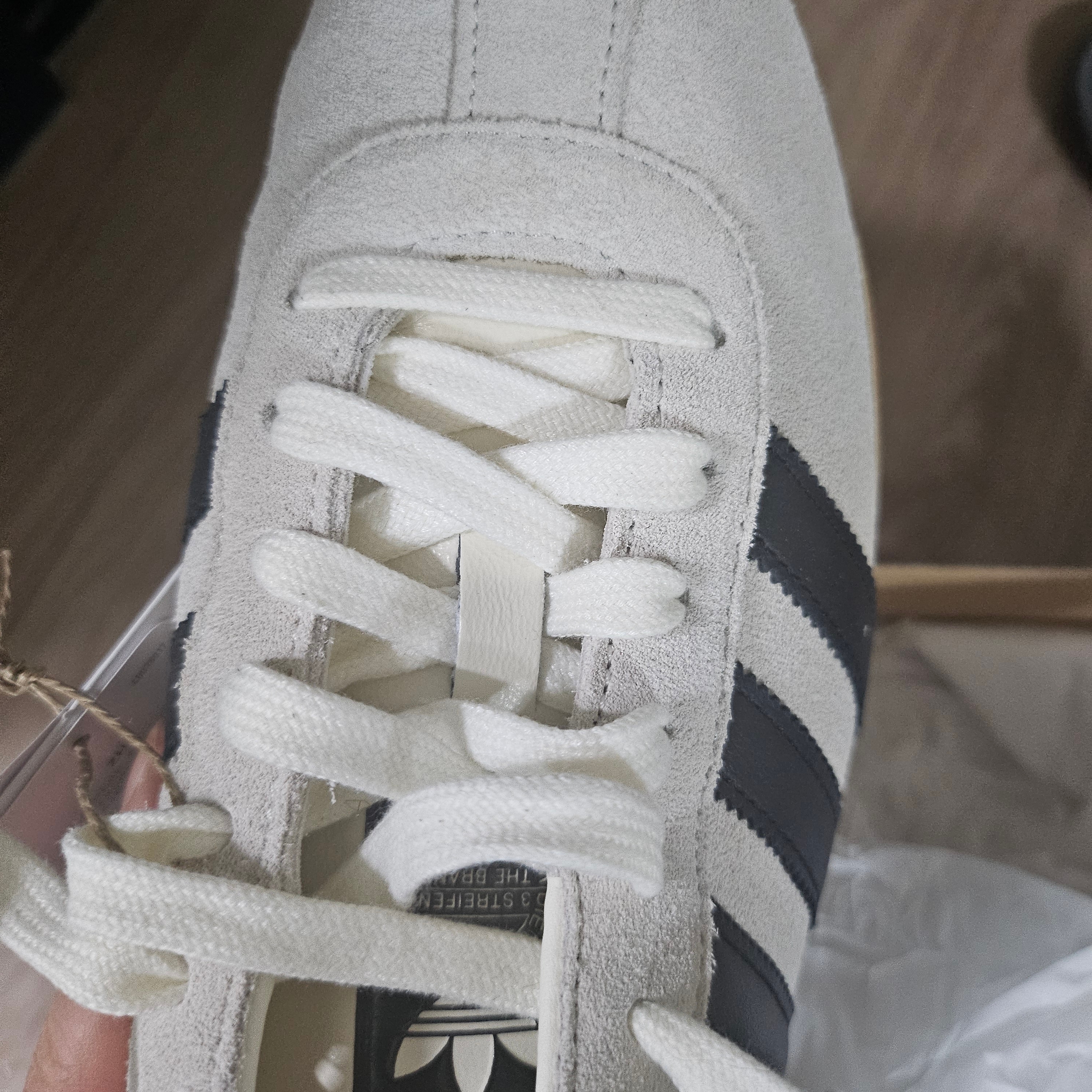 (W) Adidas Tokyo Blue Bird Cloud White 착용 스타일 - 1