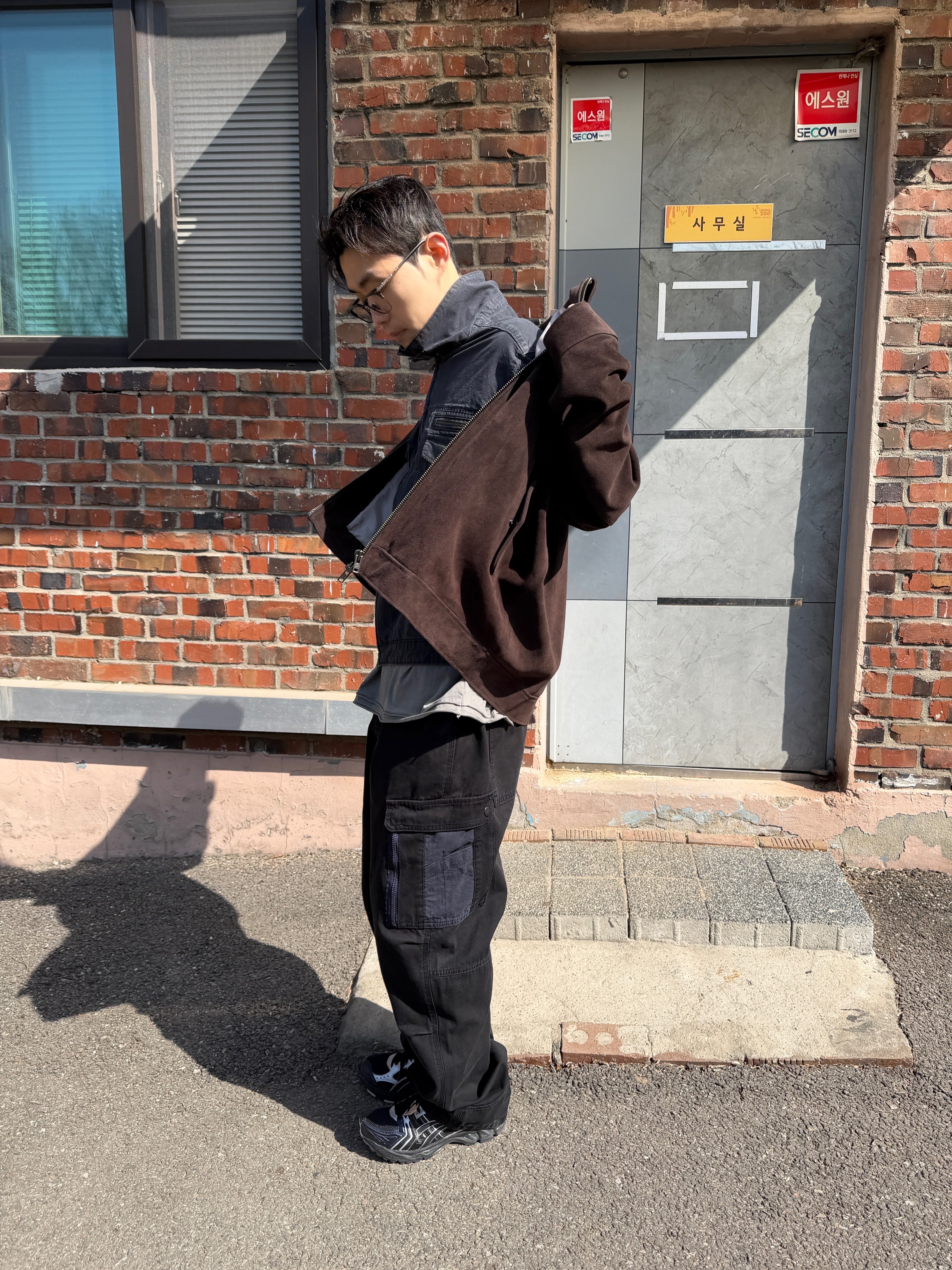 Undermycar 25SS Suede Oversized Work Jacket Brown, Asics x Atmos x Undermycar Gel-Kayano 14 Black Pure Silver 착용 스타일 - 3