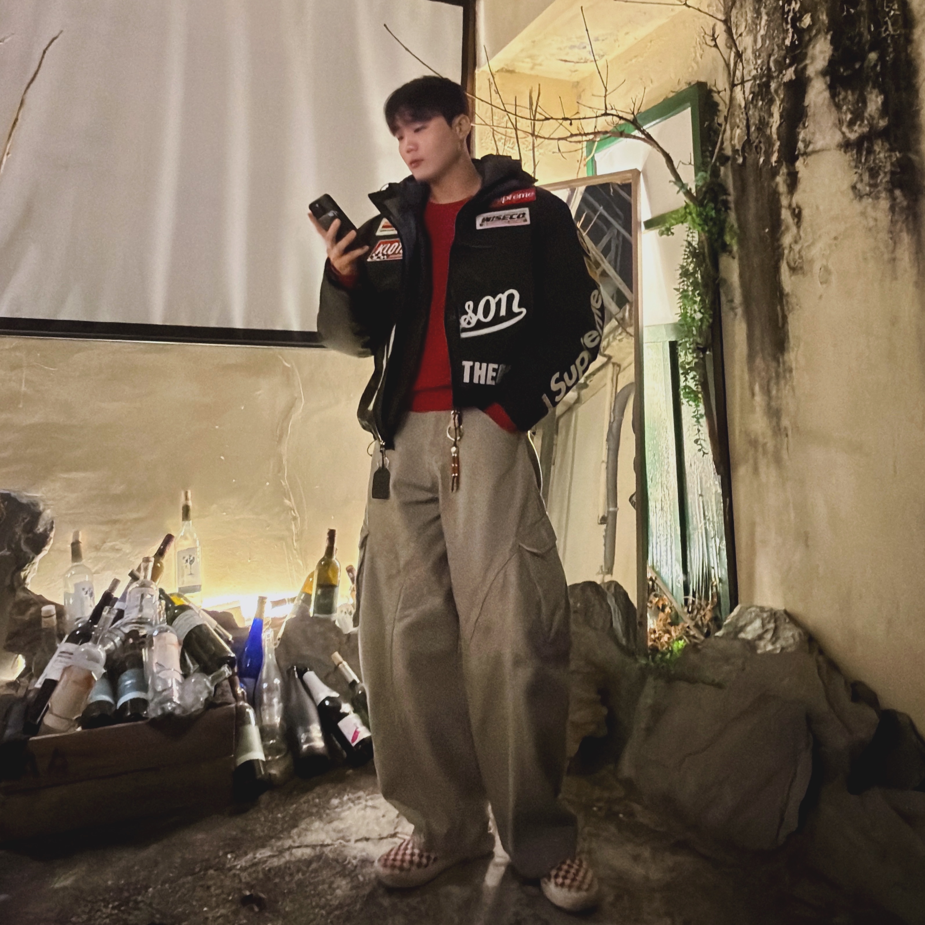 Supreme x Vanson Leathers Gore-Tex Shell Jacket Black - 25FW, Vans ComfyCush One Checkerboard Racing Red Marshmallow 착용 스타일